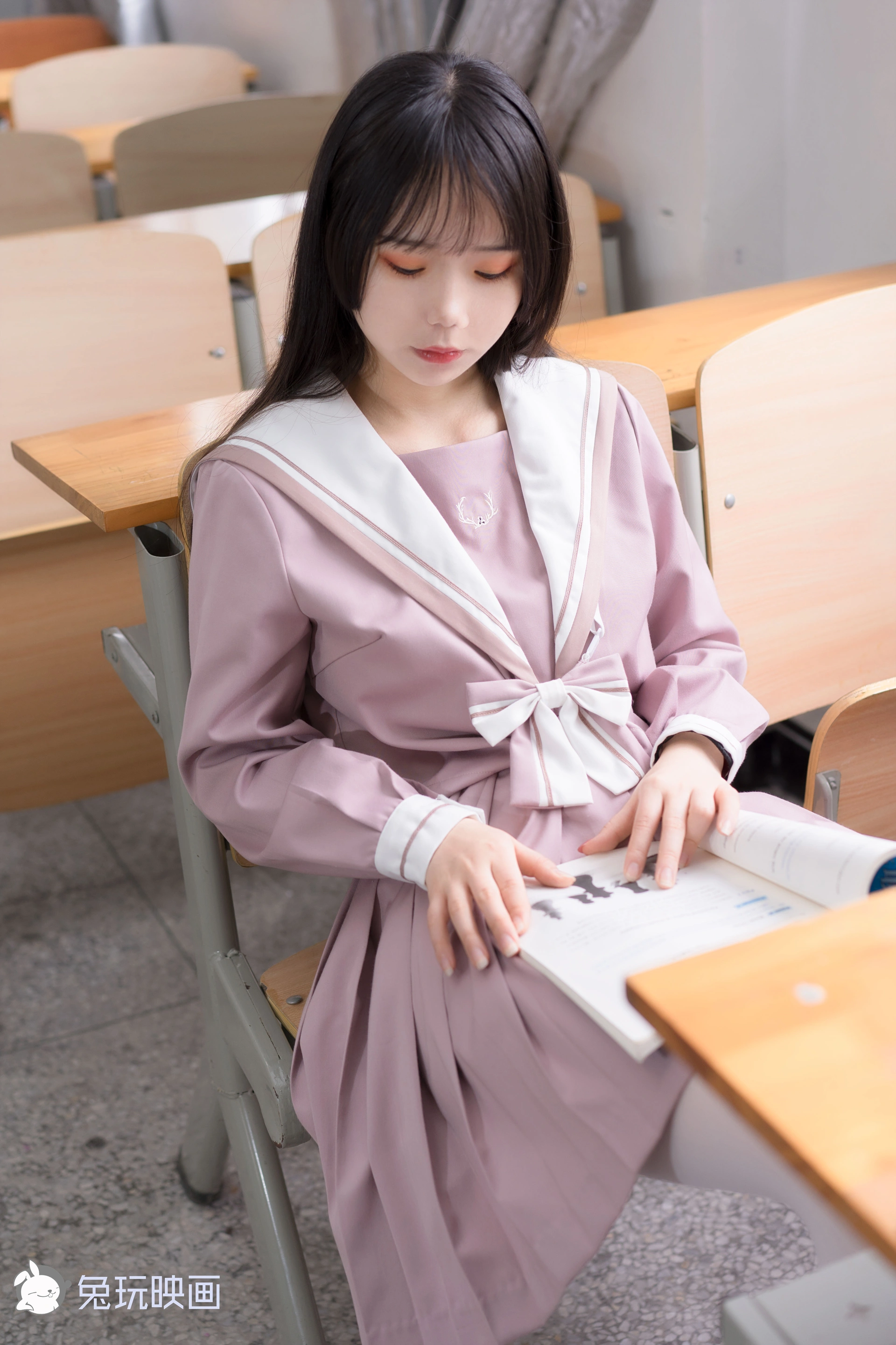 C05.003 粉色JK小姐姐 [49P-304MB]