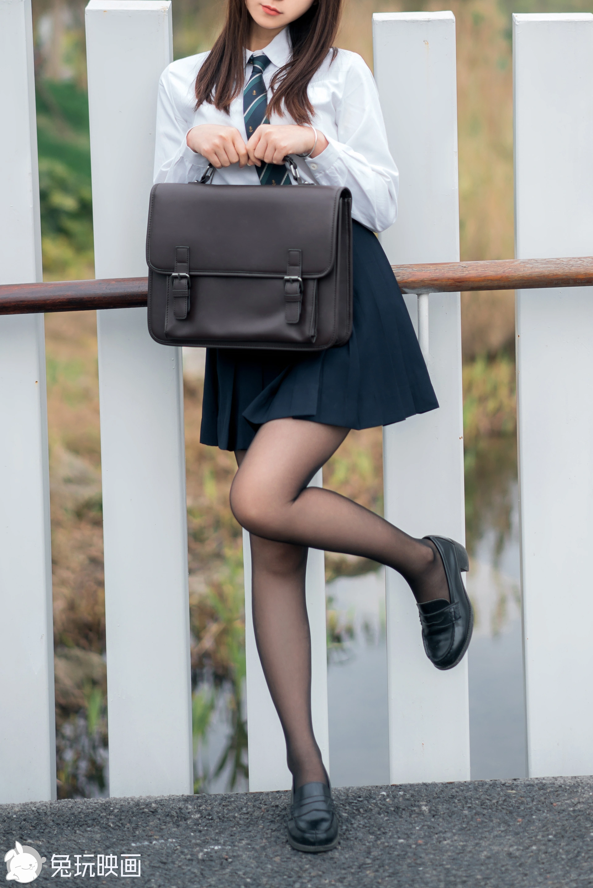 C20.006 黑丝制服少女 [37P-420MB]