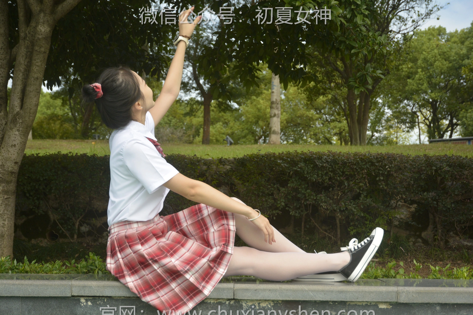 初夏女神 NO.091 双双 大红JK套[130P+1V／4.98GB]
