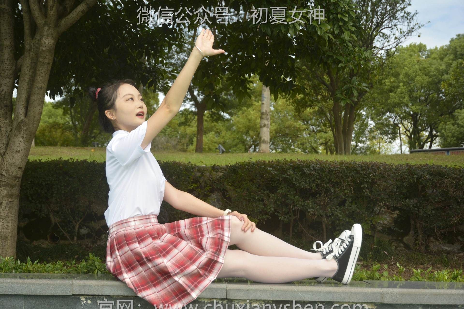 初夏女神 NO.091 双双 大红JK套[130P+1V／4.98GB]