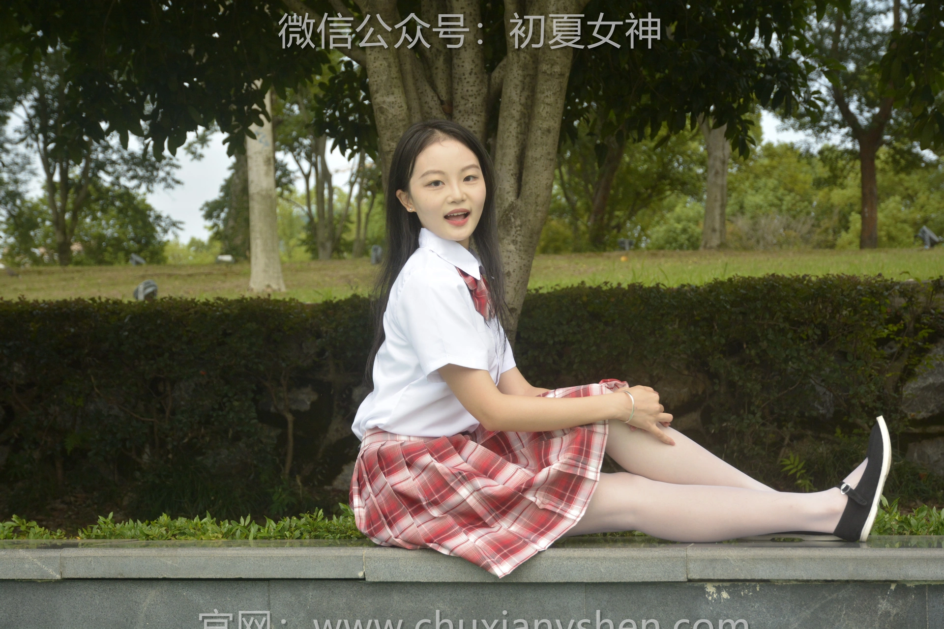 初夏女神 NO.091 双双 大红JK套[130P+1V／4.98GB]