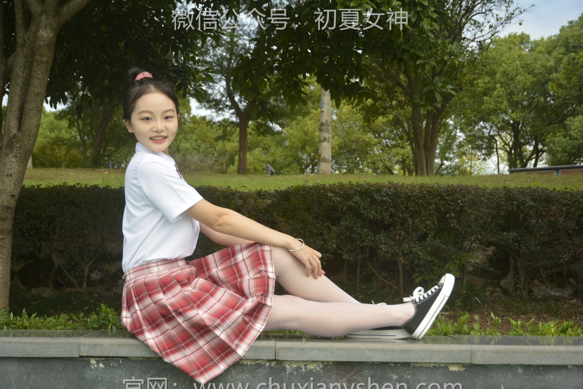 初夏女神 NO.091 双双 大红JK套[130P+1V／4.98GB]