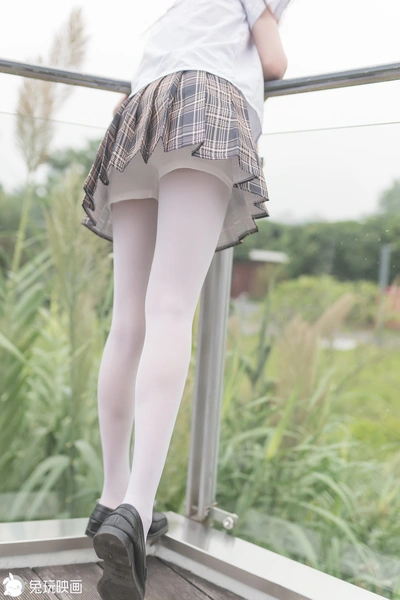 C21.005 教室里的JK白丝 [40P-347MB]