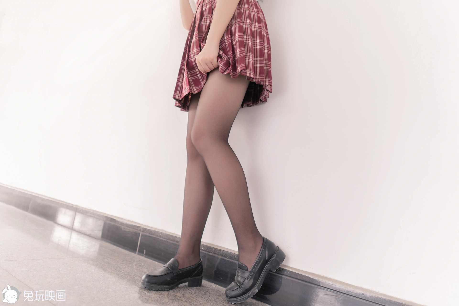 C28.003 超甜的制服学妹 [44P-348MB]