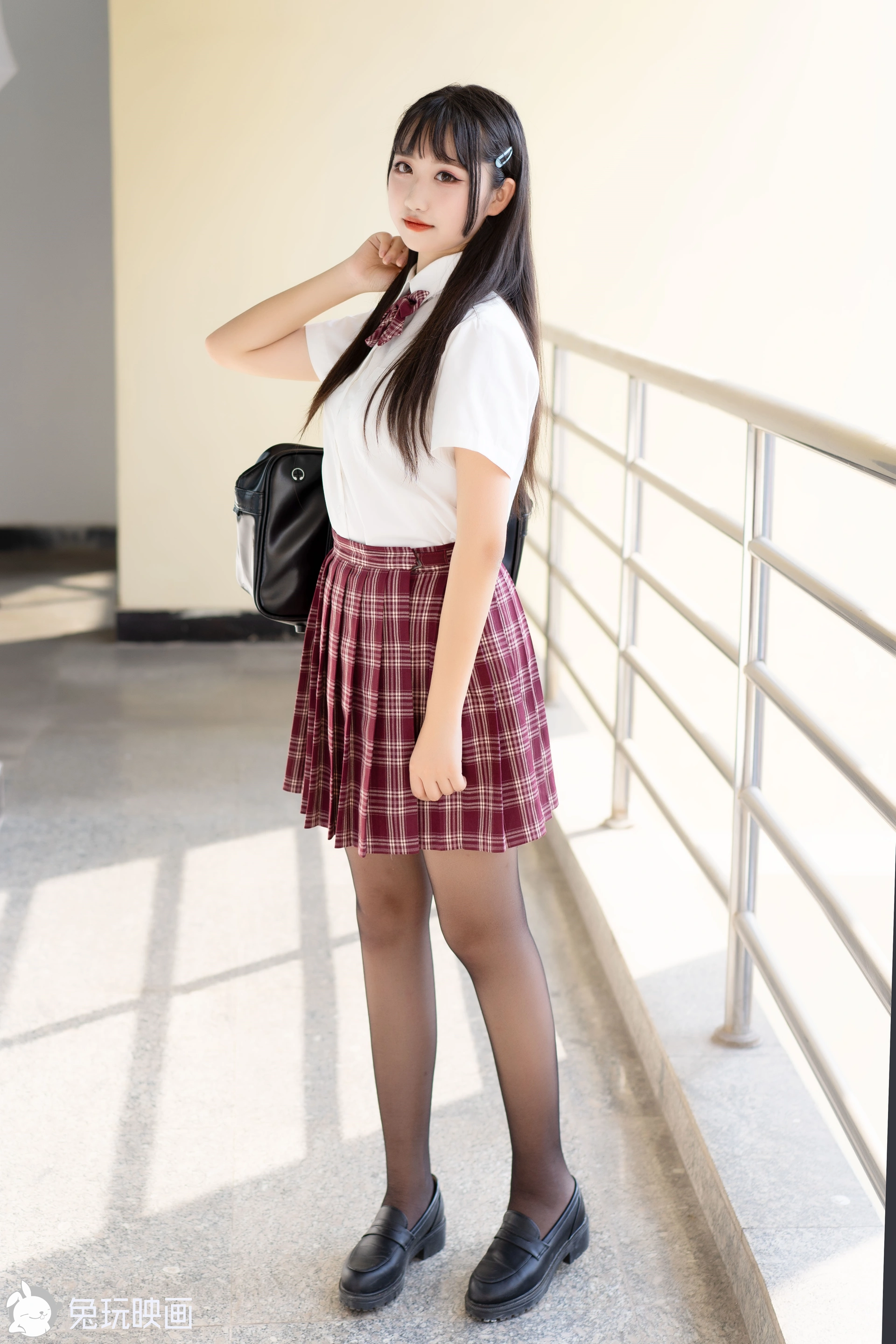 C28.003 超甜的制服学妹 [44P-348MB]