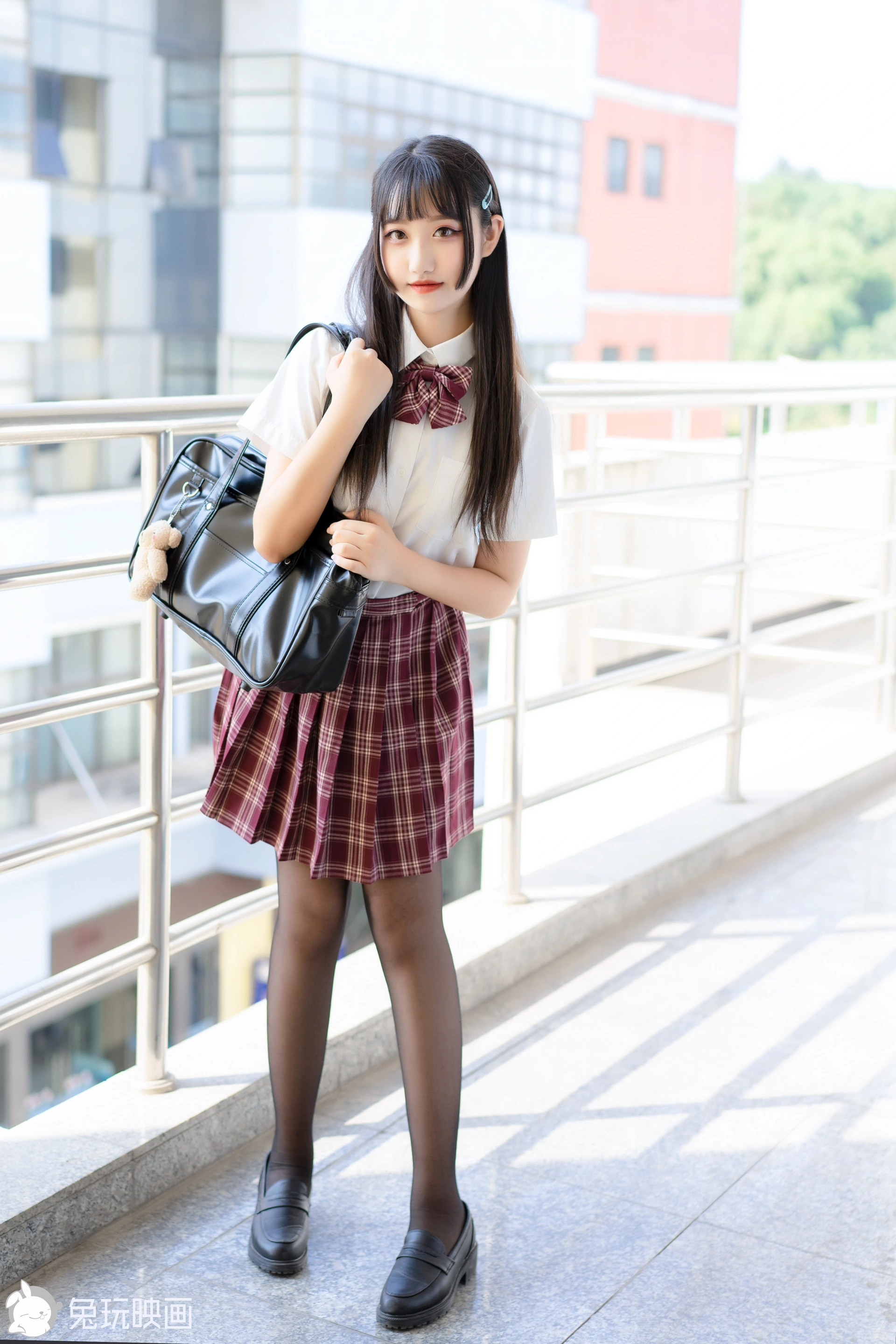 C28.003 超甜的制服学妹 [44P-348MB]