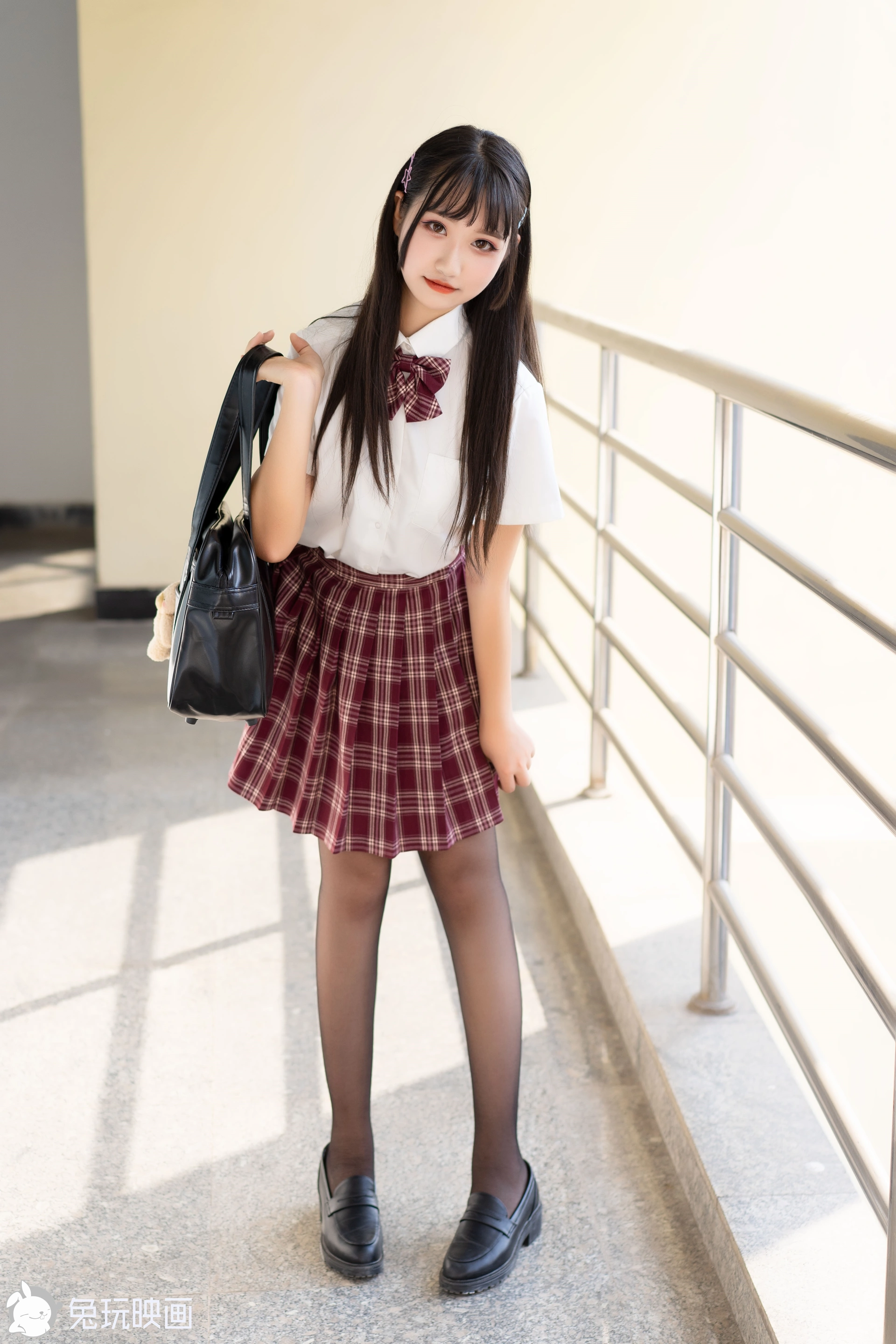 C28.003 超甜的制服学妹 [44P-348MB]