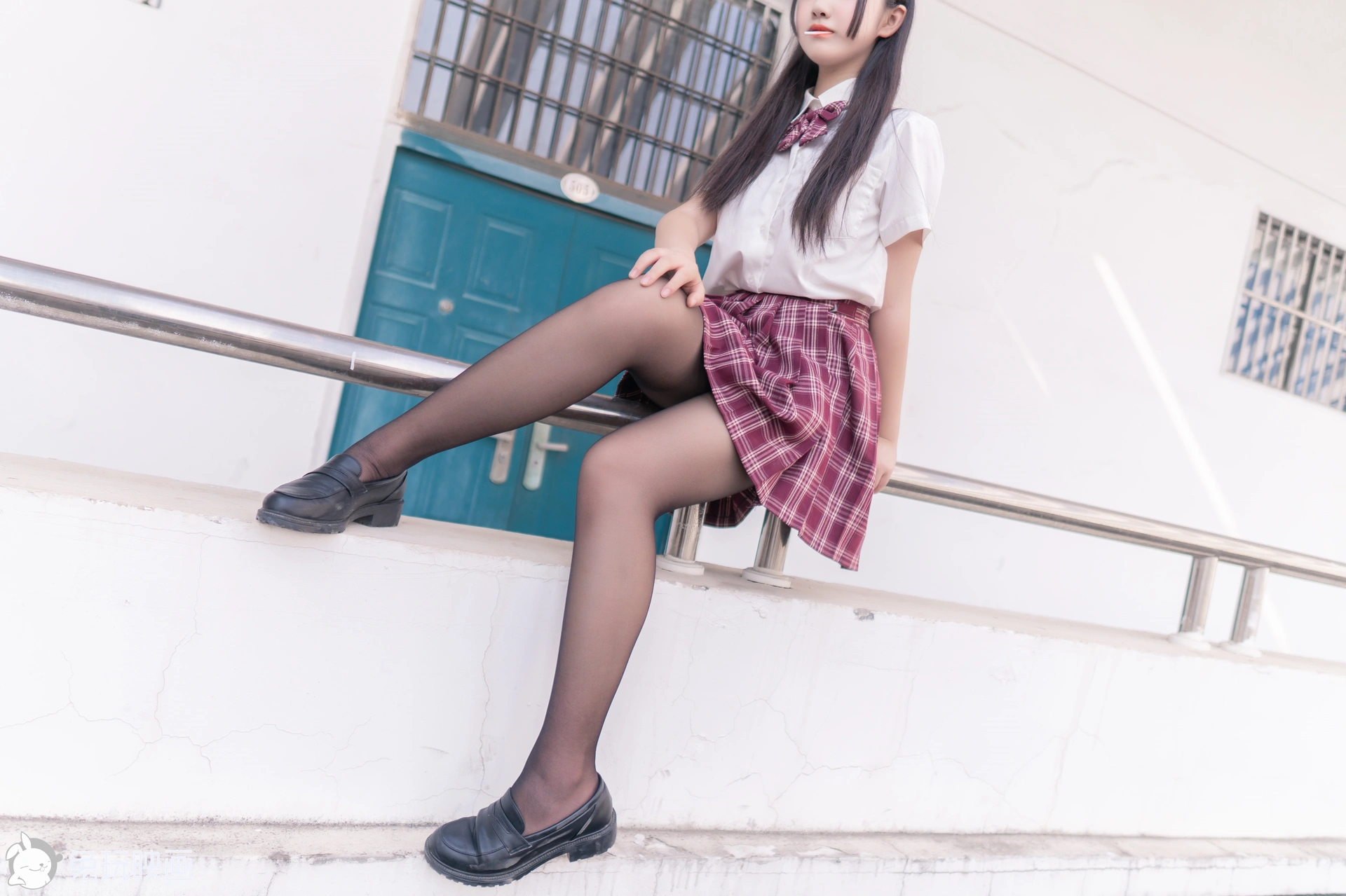 C28.003 超甜的制服学妹 [44P-348MB]
