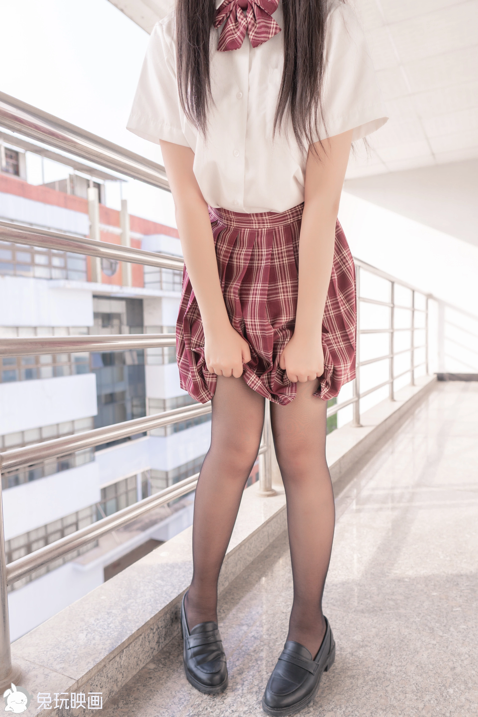 C28.003 超甜的制服学妹 [44P-348MB]