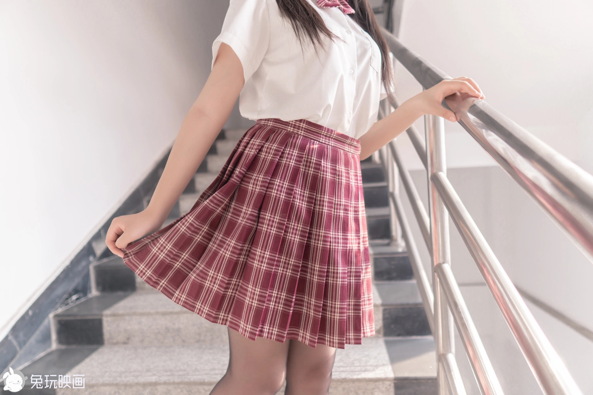 C28.003 超甜的制服学妹 [44P-348MB]