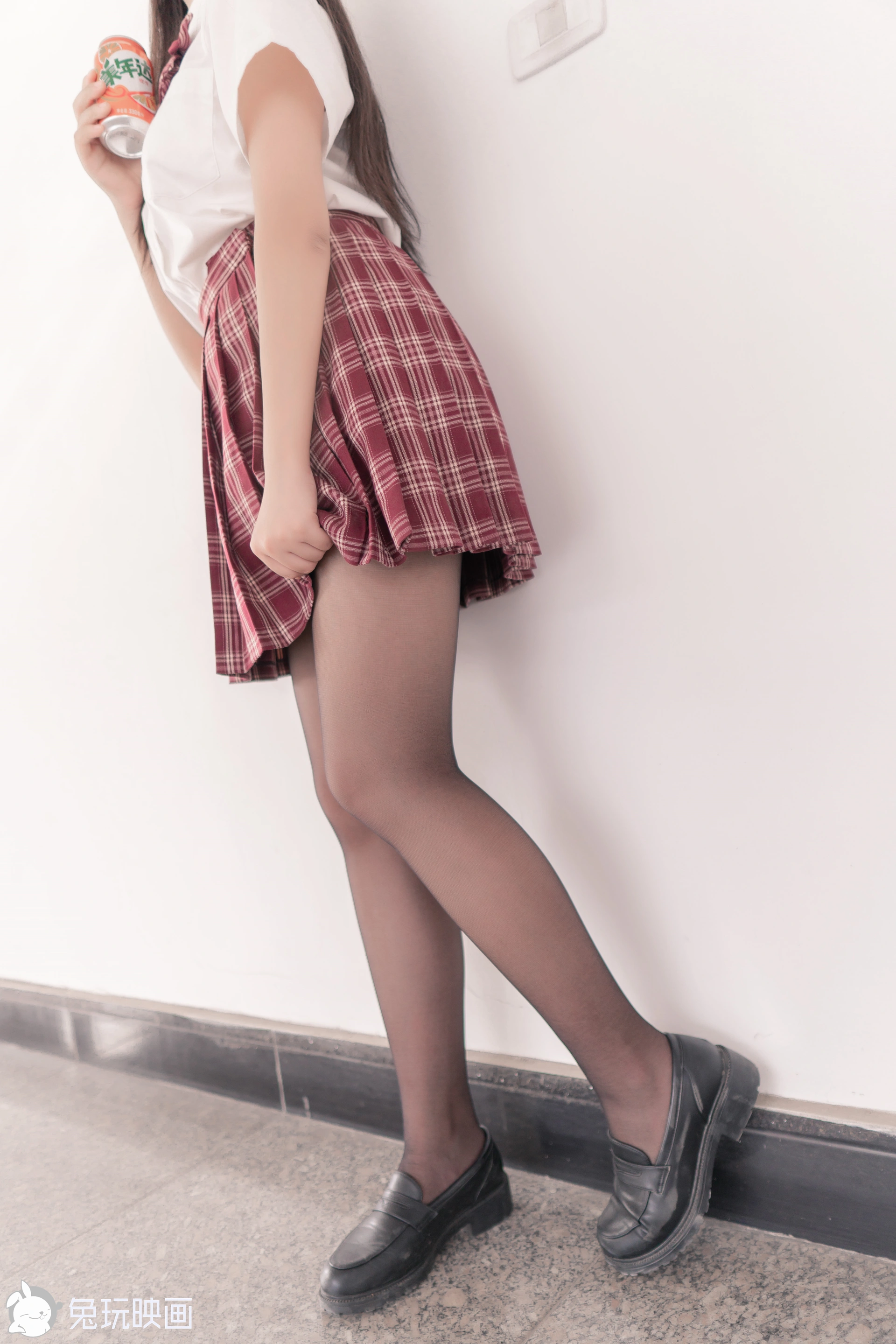 C28.003 超甜的制服学妹 [44P-348MB]