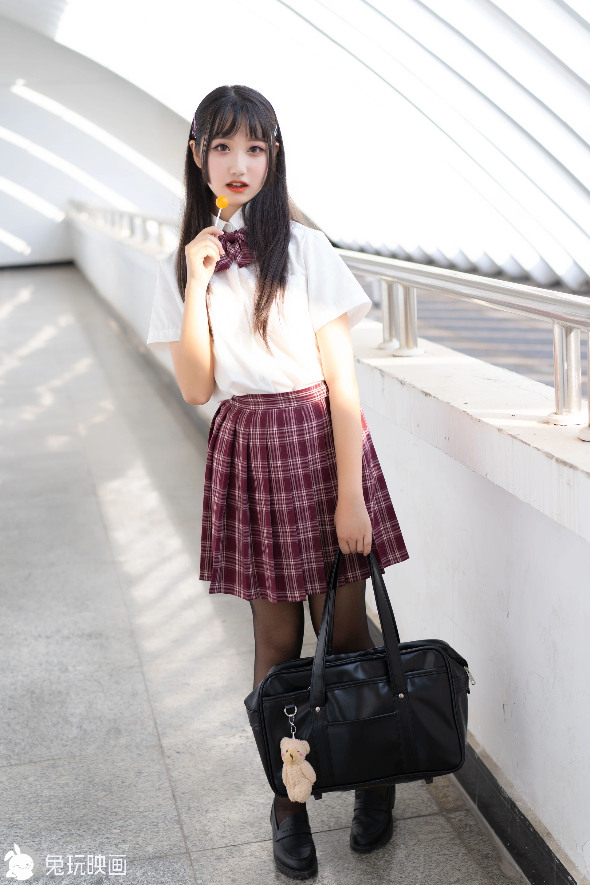 C28.003 超甜的制服学妹 [44P-348MB]