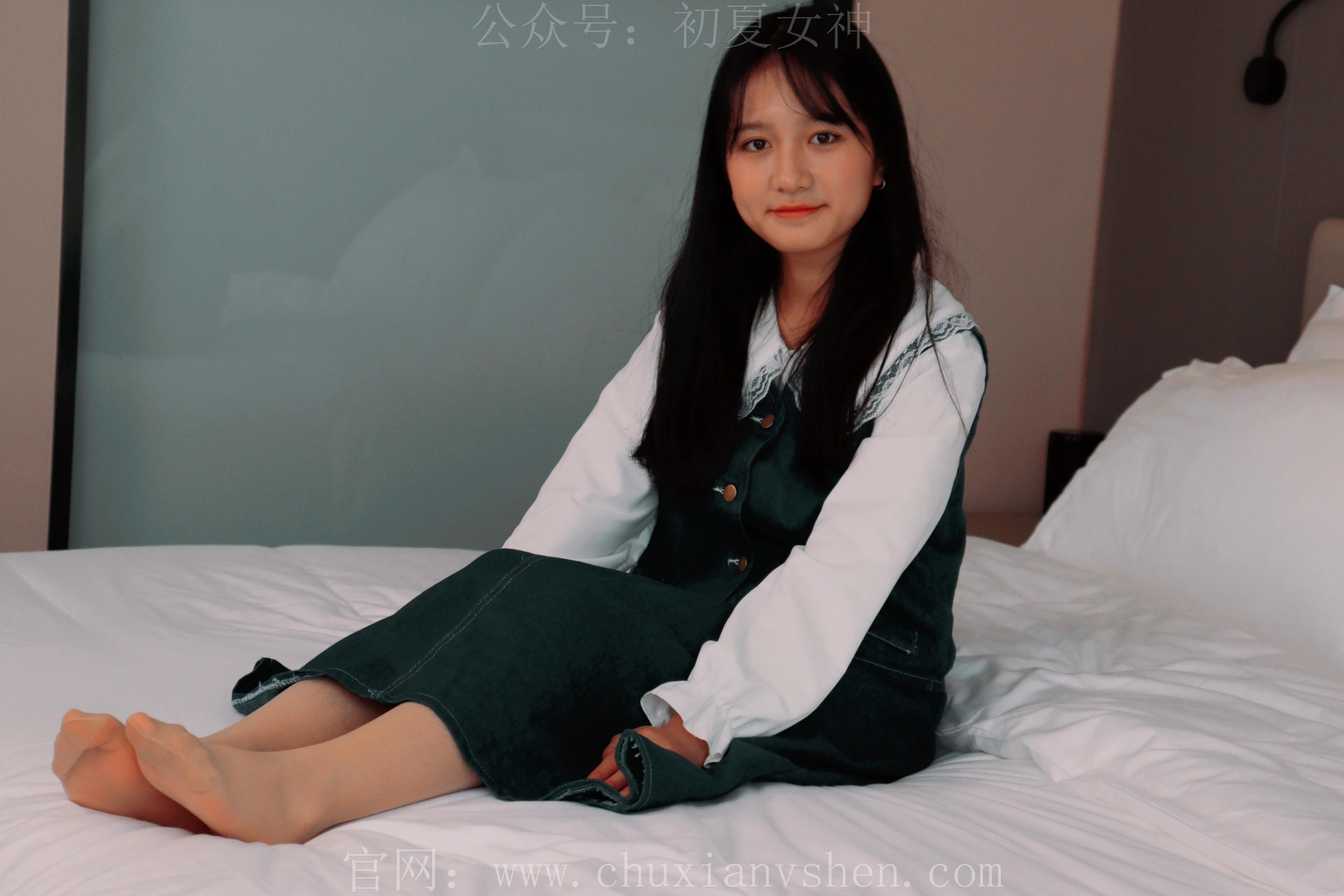 初夏女神 NO.016 沙沙~牛仔M码长裙搭小黑皮鞋[112P-1V-5.26G]