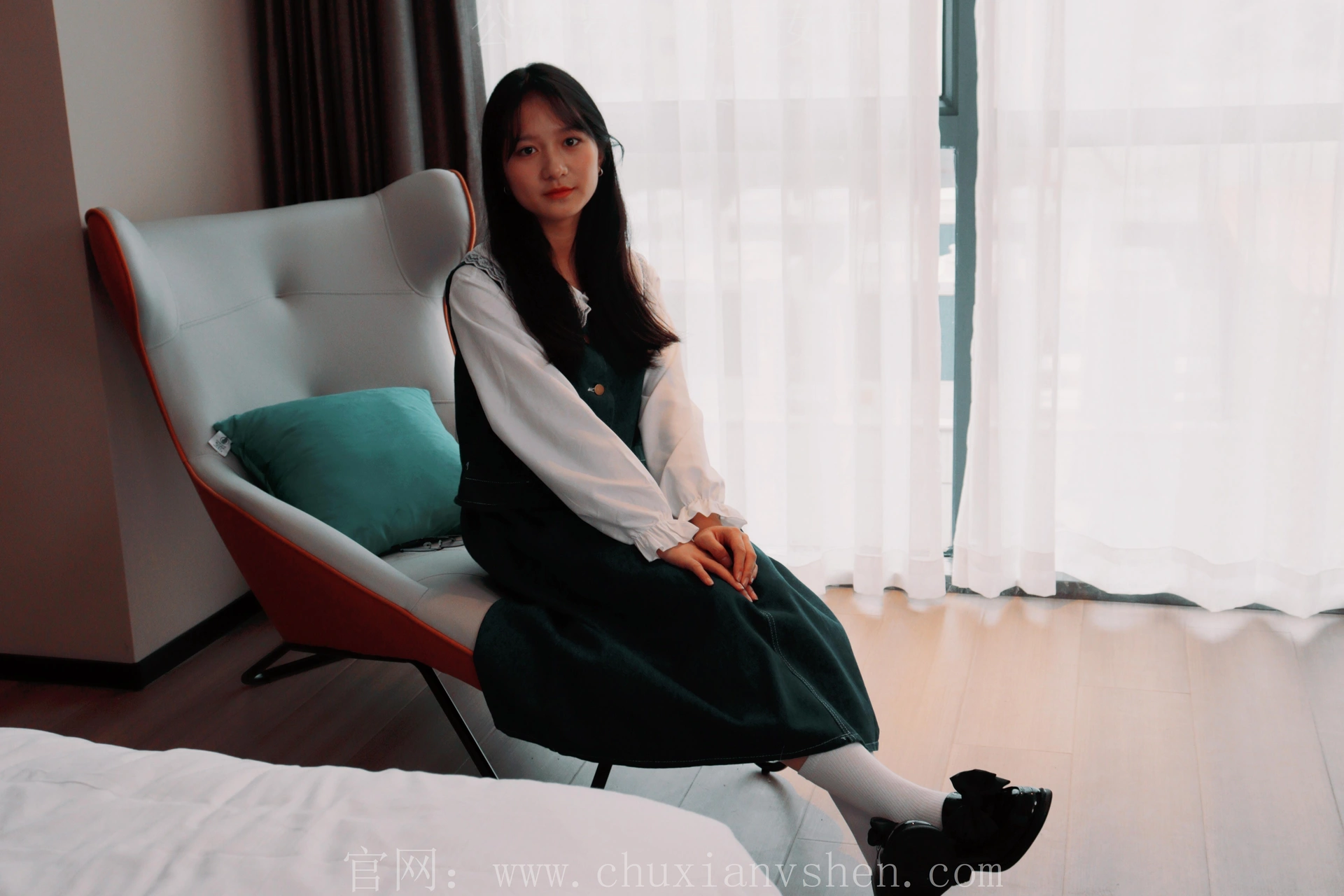 初夏女神 NO.016 沙沙~牛仔M码长裙搭小黑皮鞋[112P-1V-5.26G]