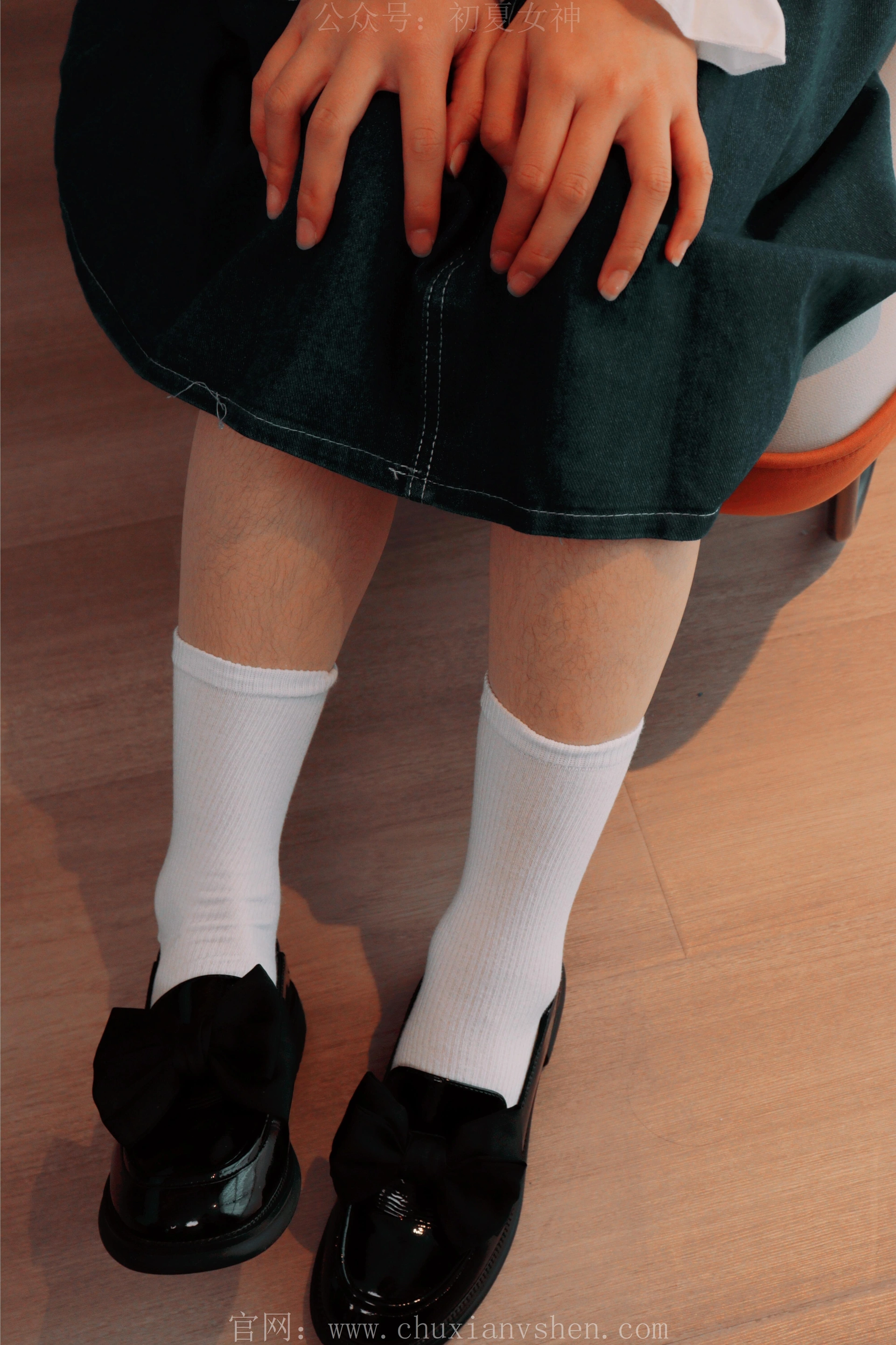 初夏女神 NO.016 沙沙~牛仔M码长裙搭小黑皮鞋[112P-1V-5.26G]