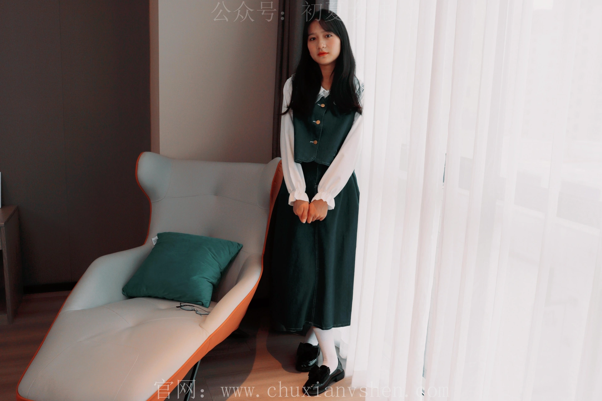 初夏女神 NO.016 沙沙~牛仔M码长裙搭小黑皮鞋[112P-1V-5.26G]