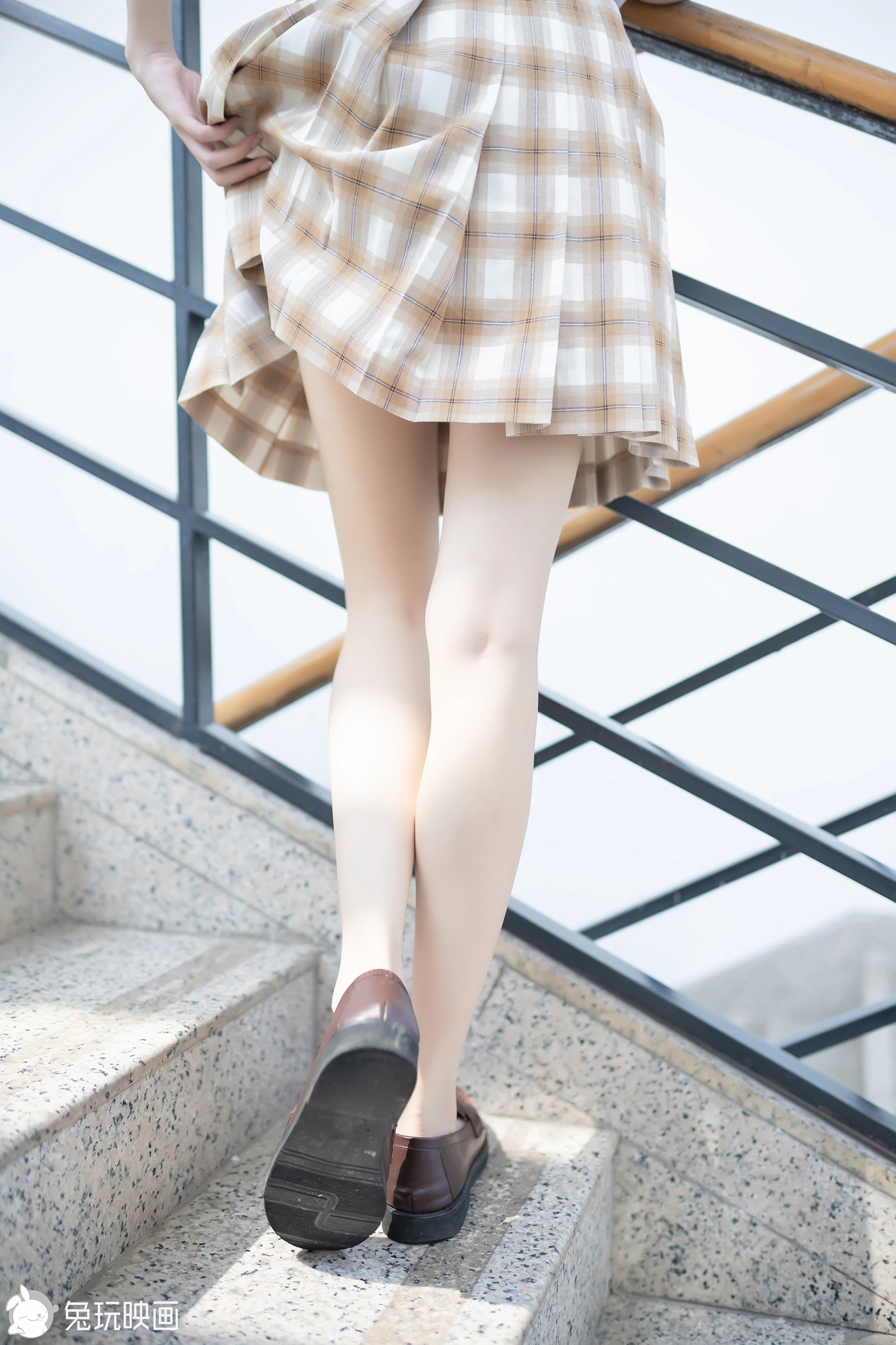 C17.001 超级细的小细腿 [38P-95MB]