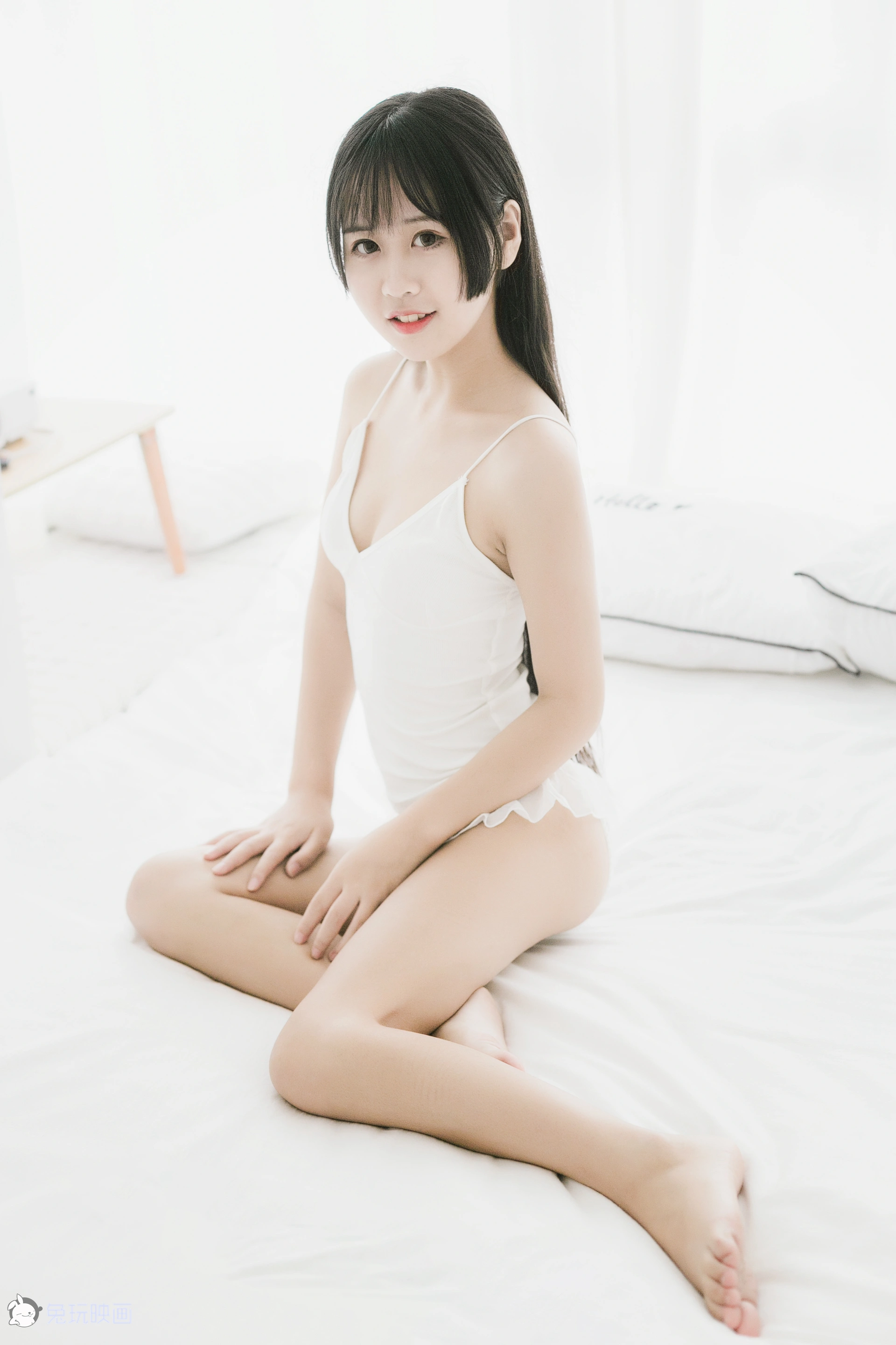 VOL.010 小吊带 [34P-205MB]