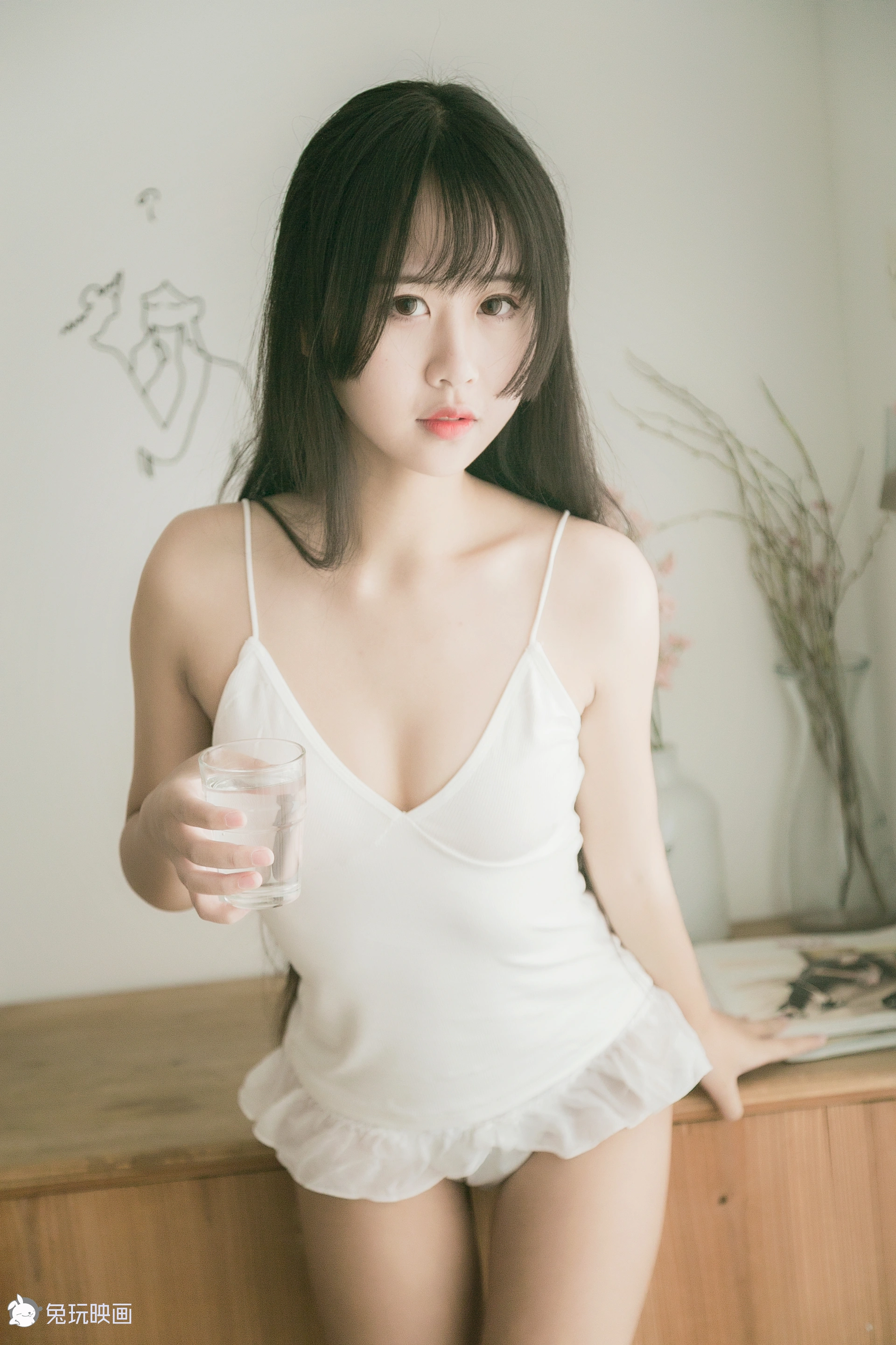 VOL.010 小吊带 [34P-205MB]