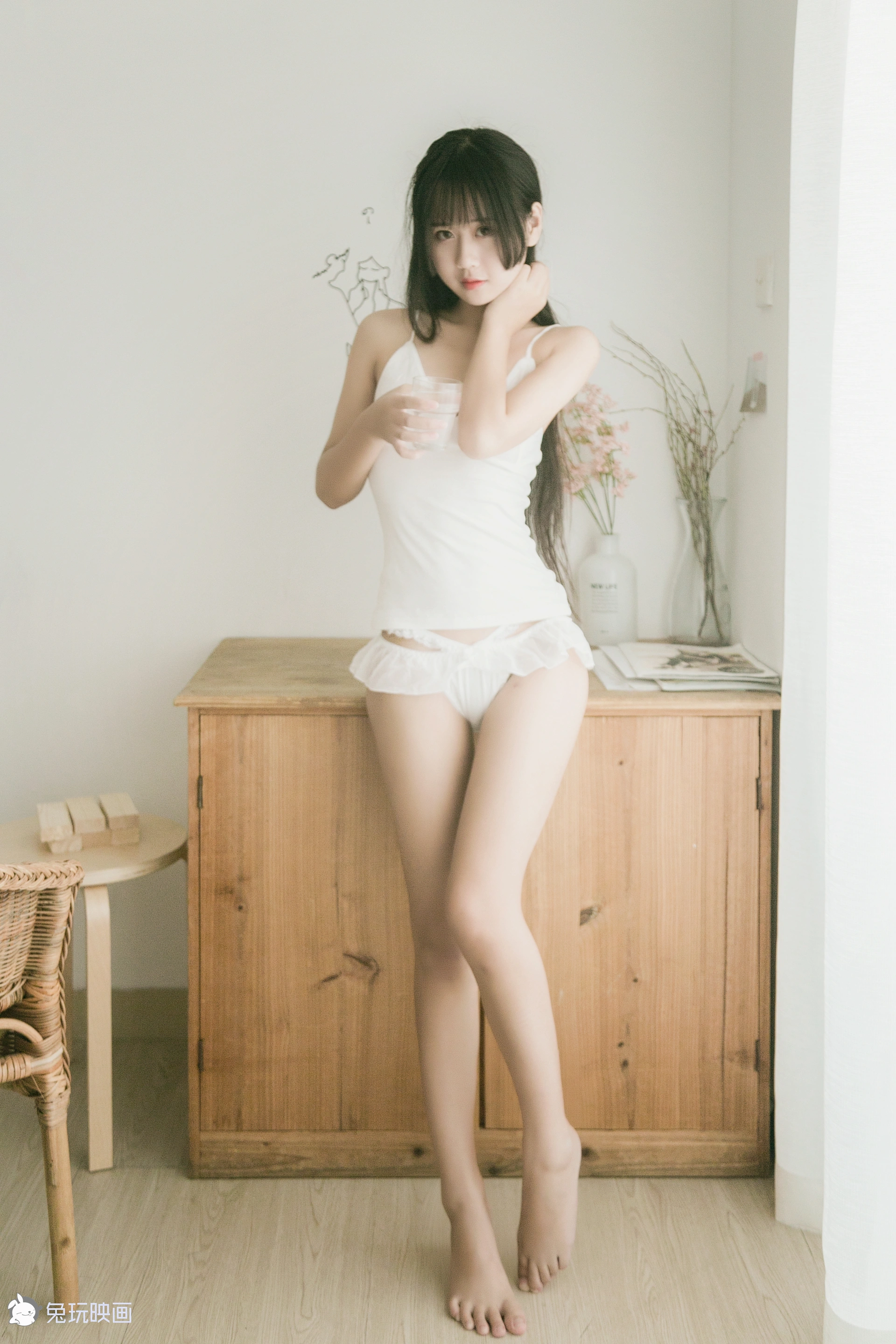 VOL.010 小吊带 [34P-205MB]
