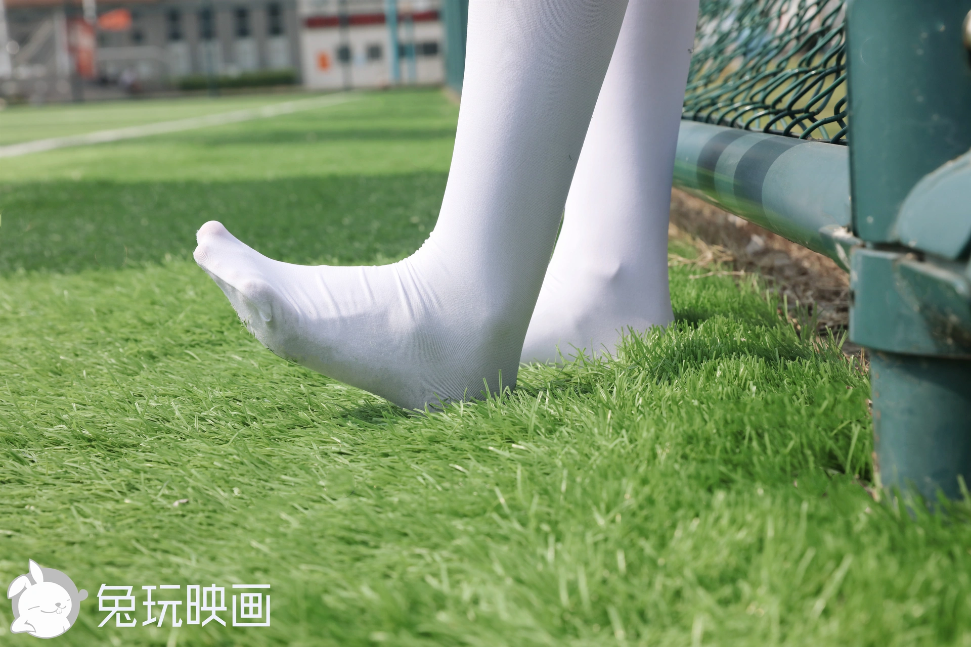 D59.008 兔玩映画 足球场上的白丝 [40P-616MB]