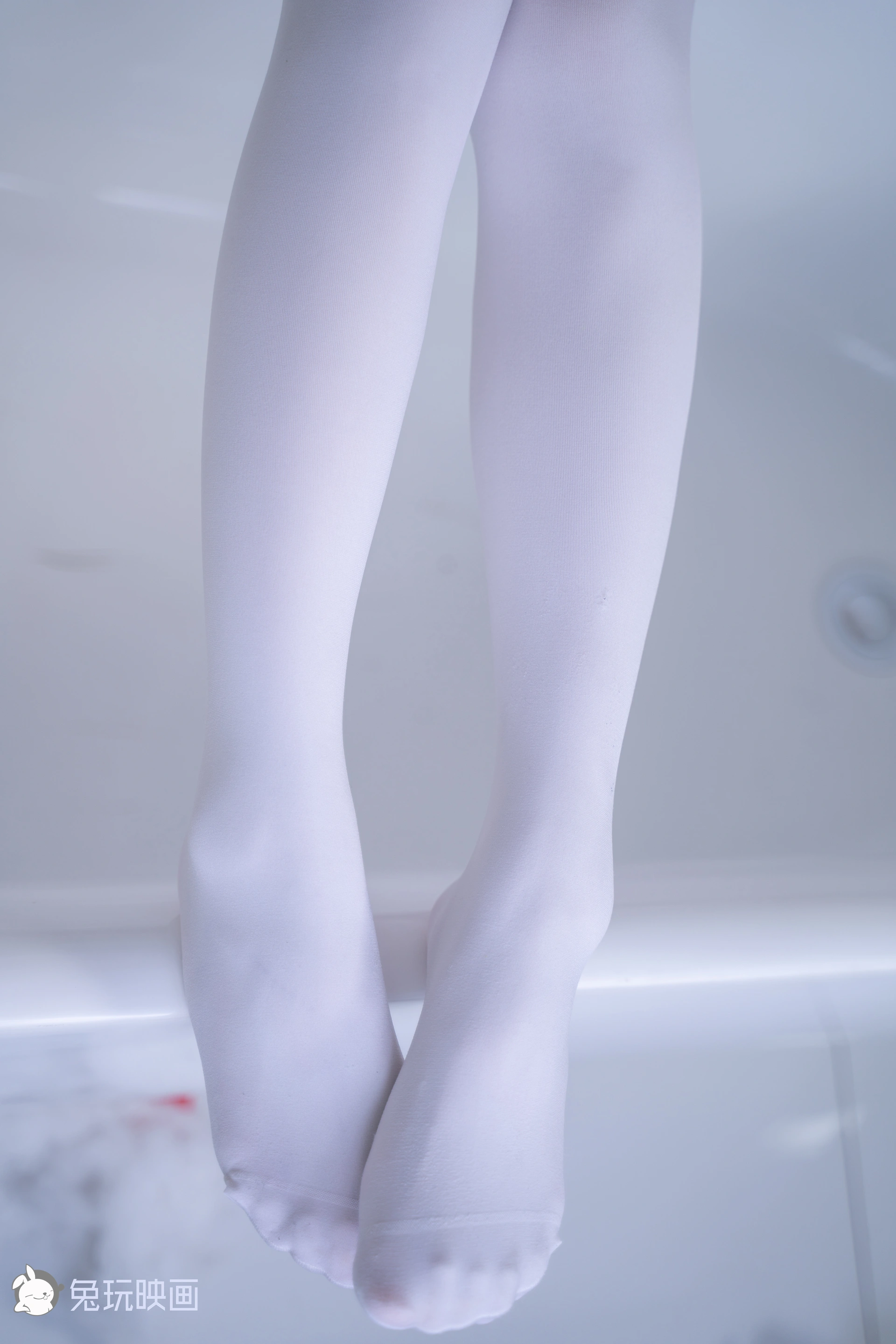 C07.008 浴缸里的红裙白丝 [42P-775MB]