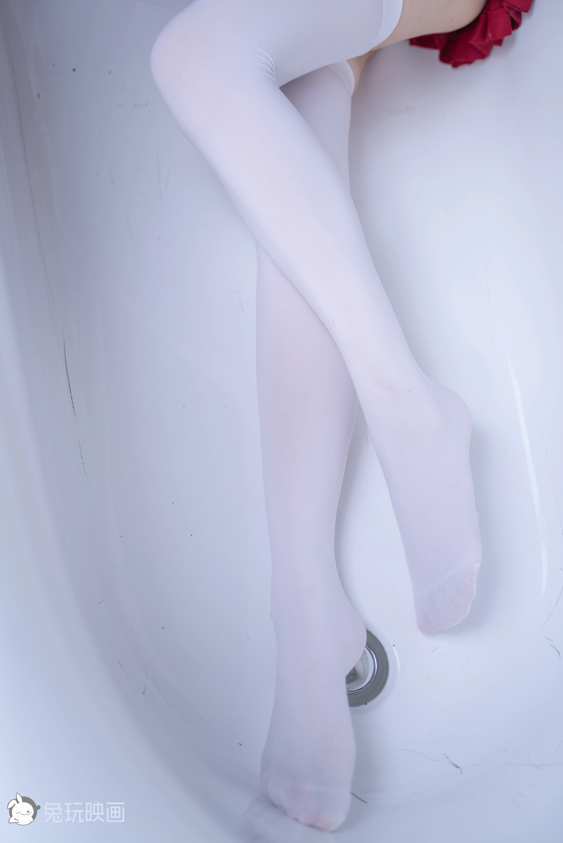 C07.008 浴缸里的红裙白丝 [42P-775MB]
