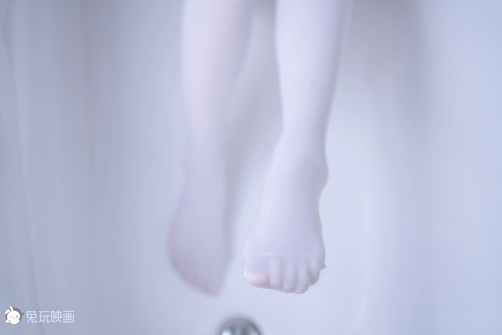 C07.008 浴缸里的红裙白丝 [42P-775MB]