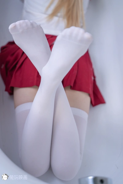 C07.008 浴缸里的红裙白丝 [42P-775MB]