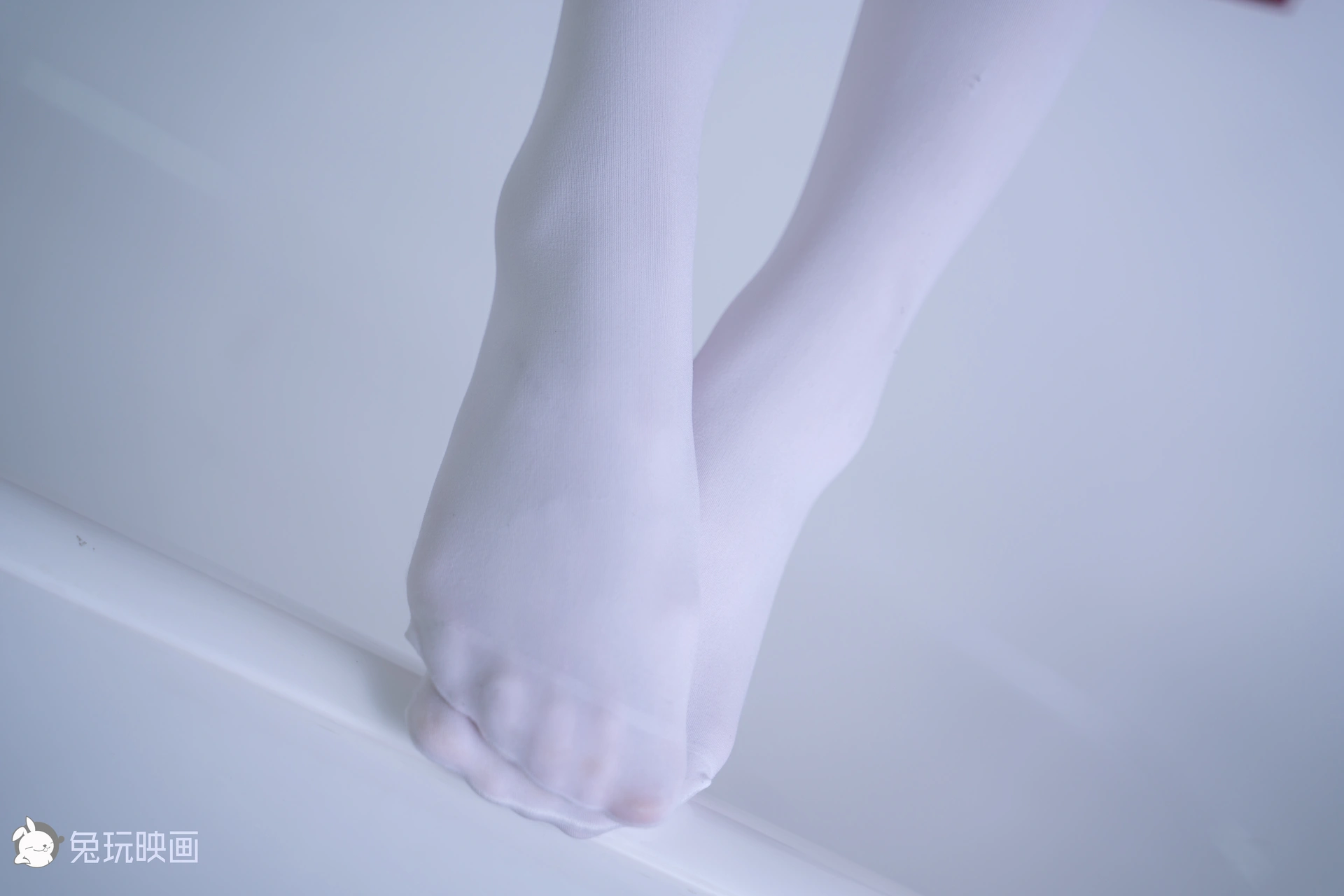 C07.008 浴缸里的红裙白丝 [42P-775MB]