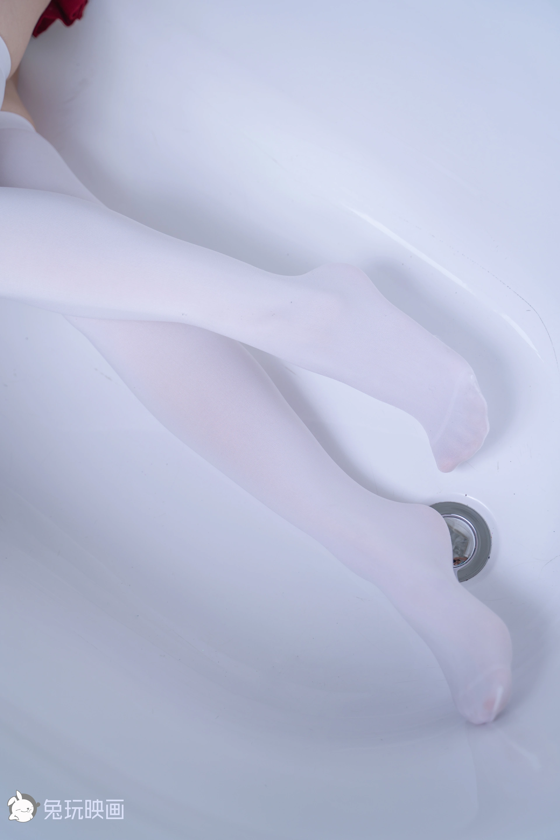 C07.008 浴缸里的红裙白丝 [42P-775MB]