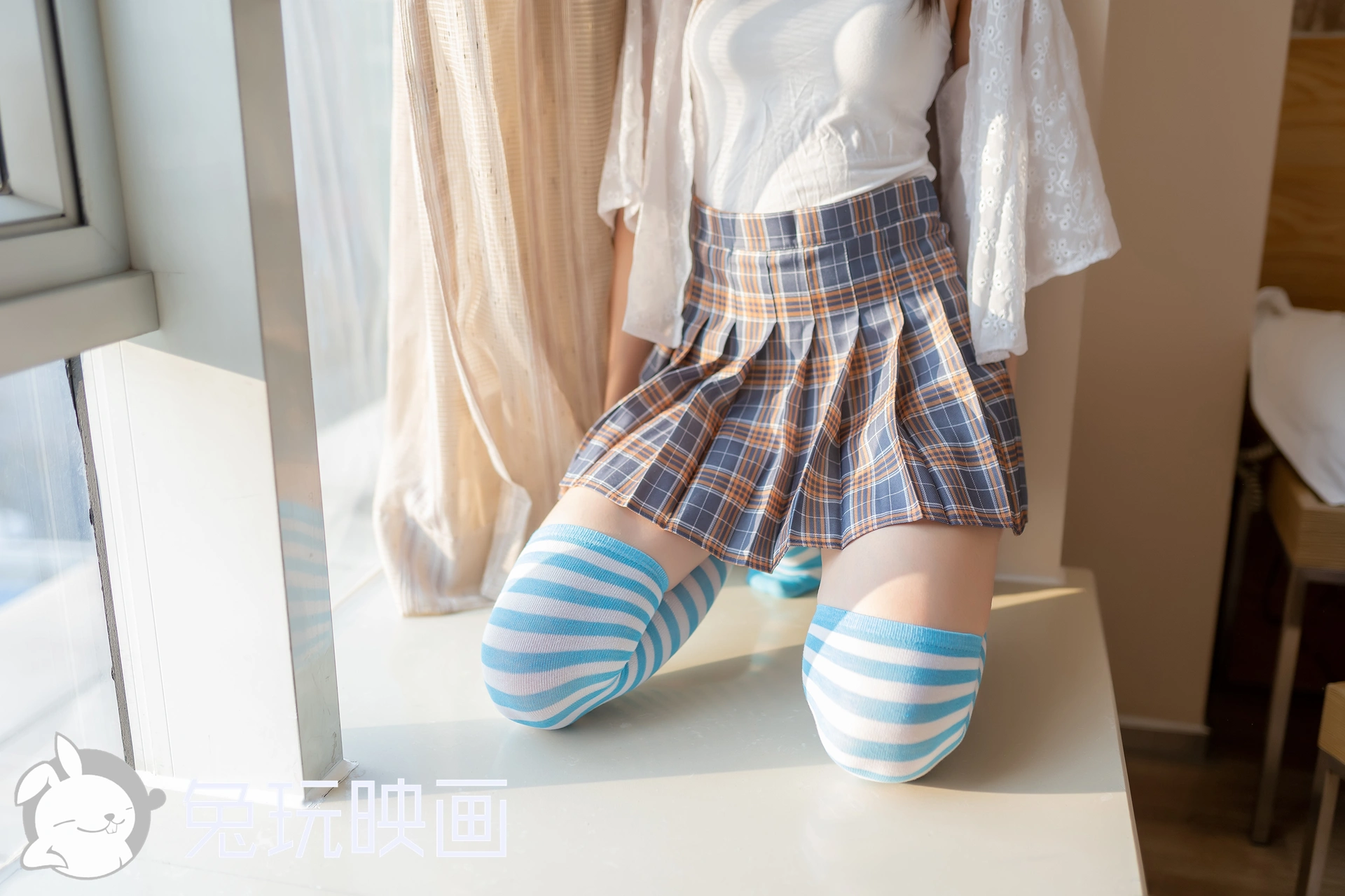 C38.006 条纹短裙 [40P-95MB]