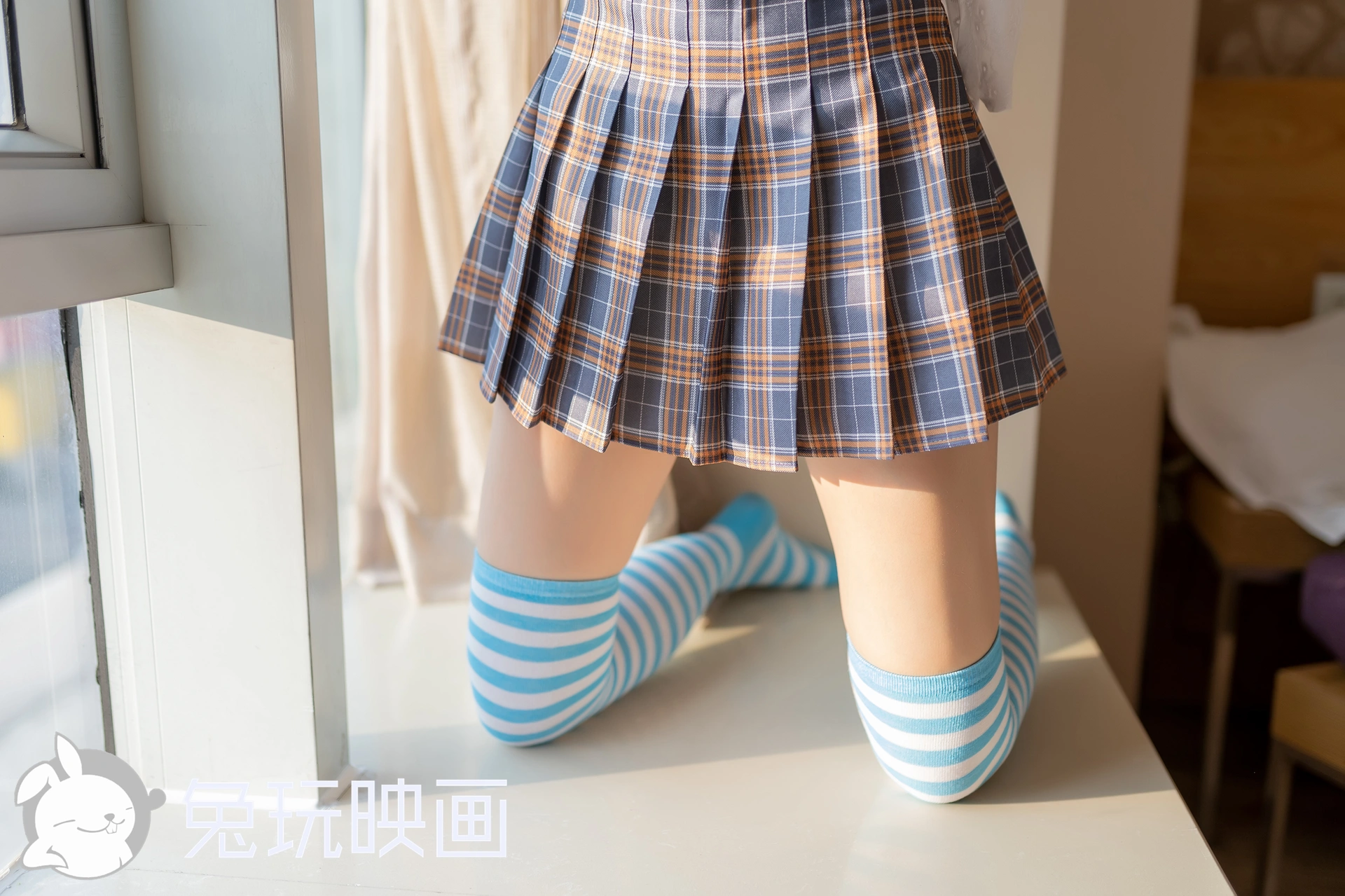 C38.006 条纹短裙 [40P-95MB]