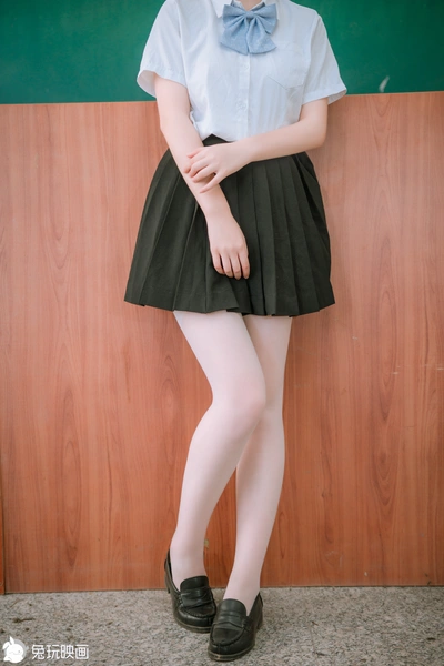 C19.006 树荫里的小细腿 [40P-104MB]