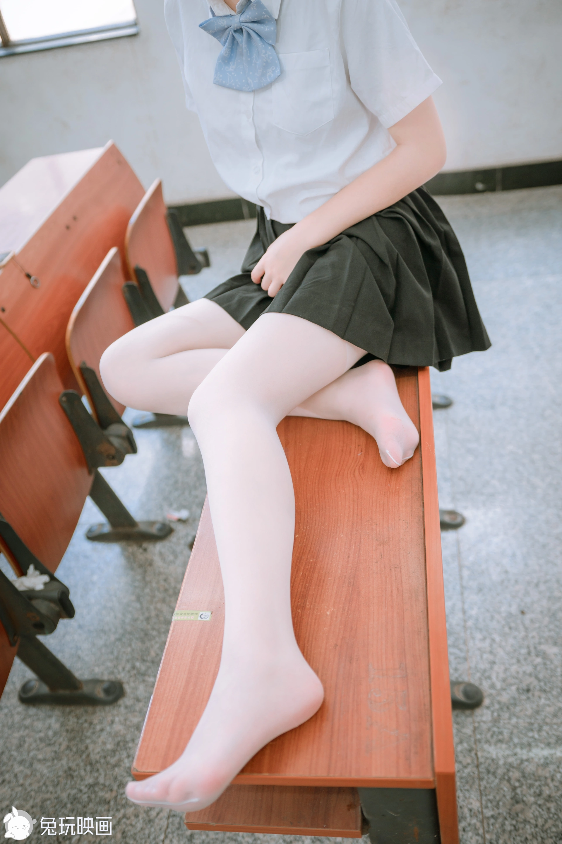 C21.005 教室里的JK白丝 [40P-347MB]