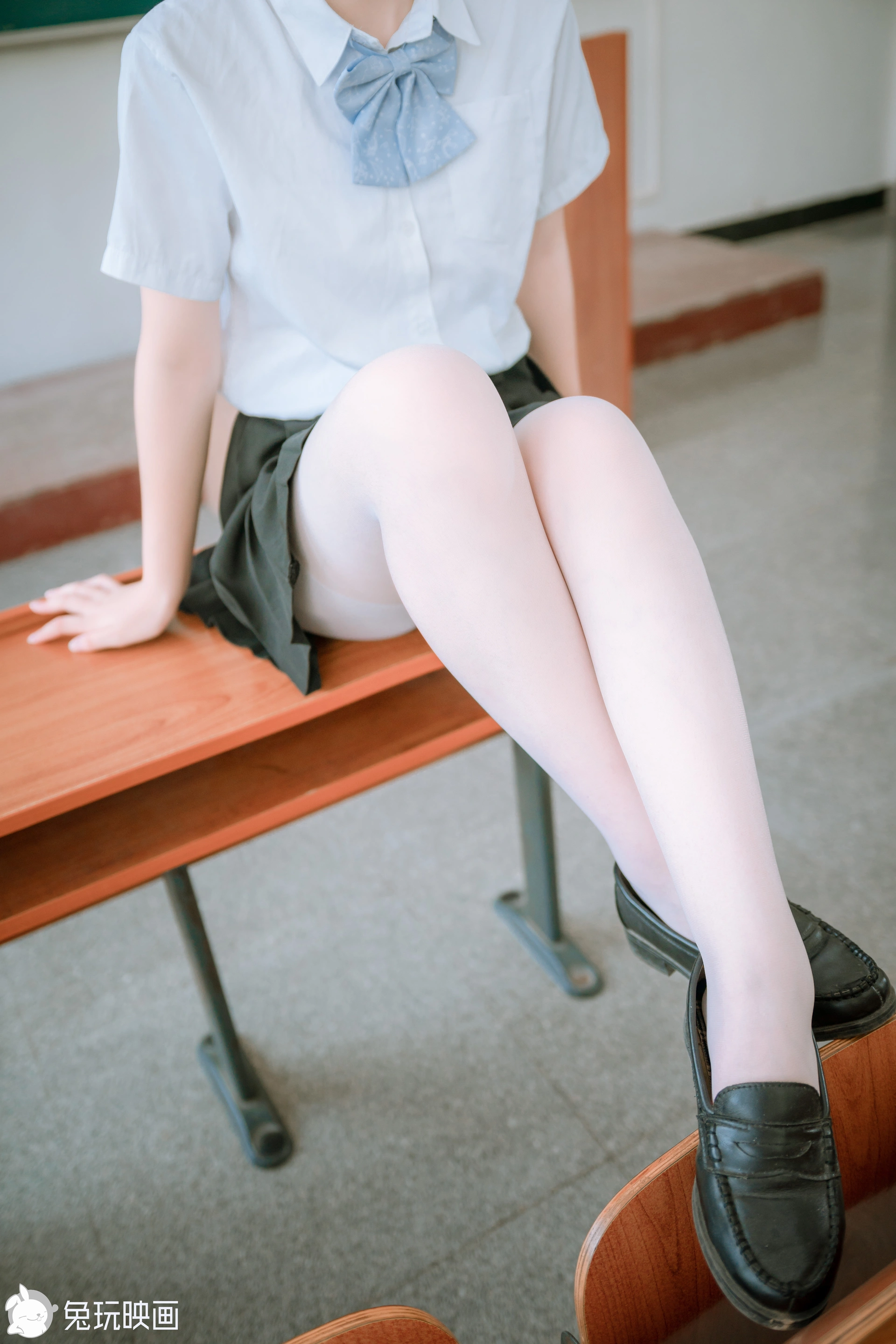 C21.005 教室里的JK白丝 [40P-347MB]