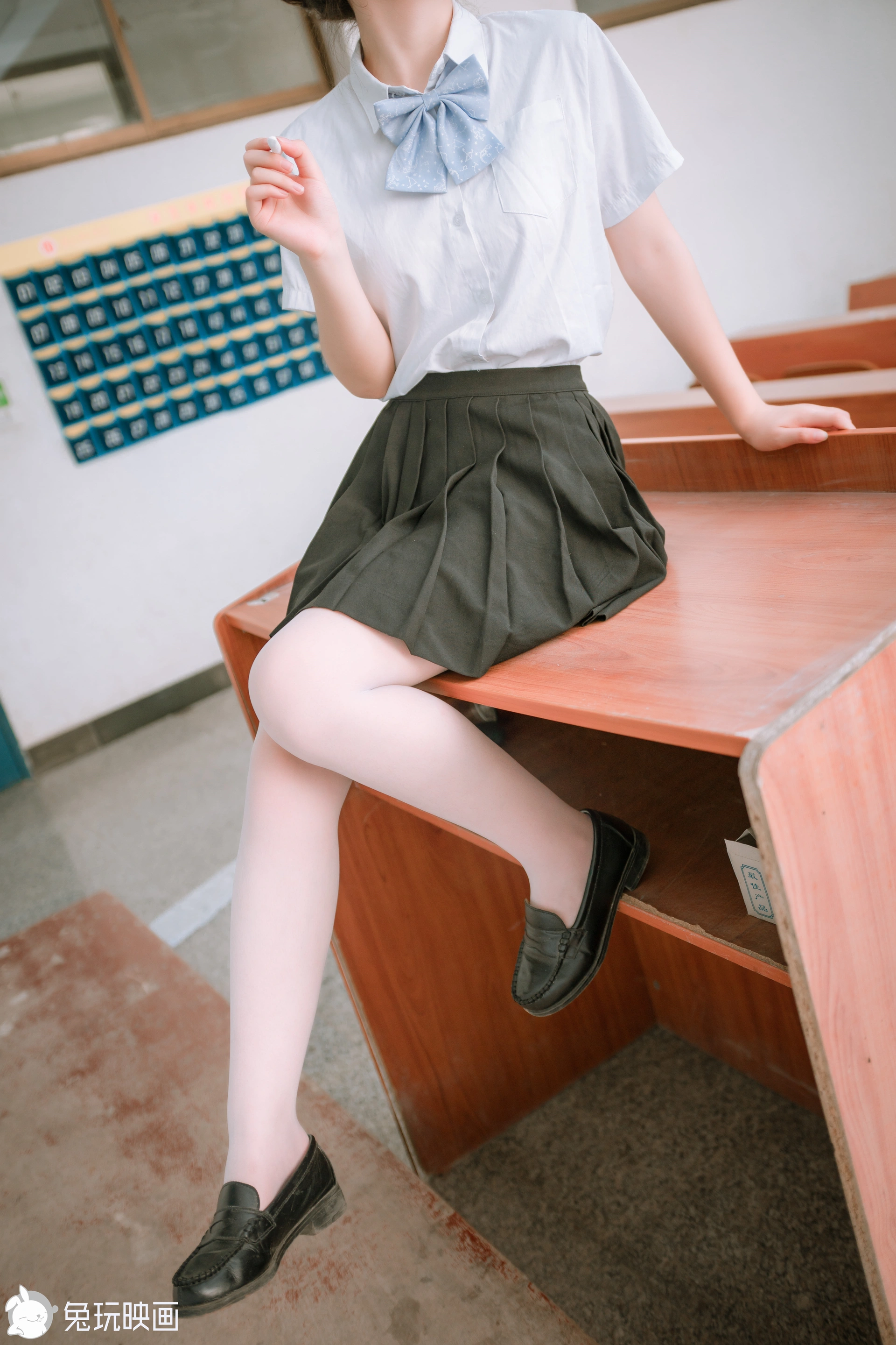 C21.005 教室里的JK白丝 [40P-347MB]