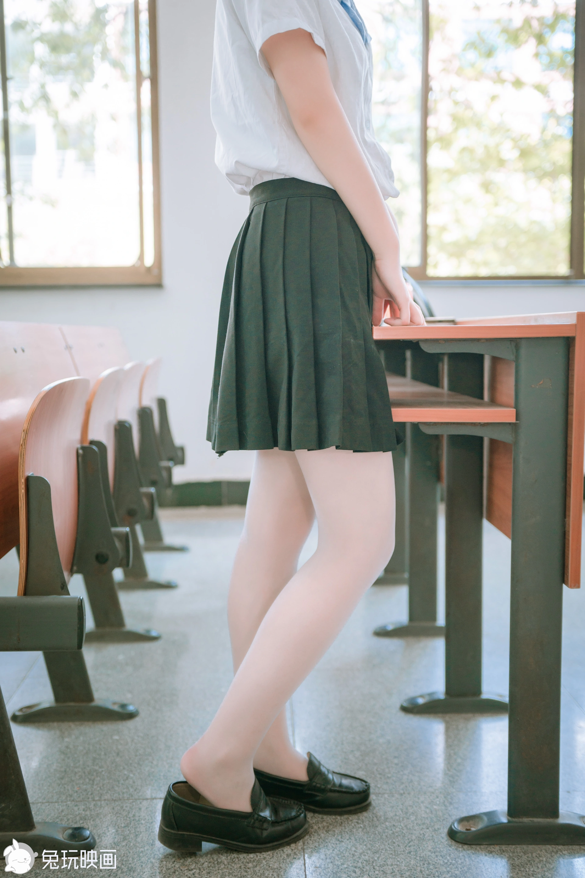 C21.005 教室里的JK白丝 [40P-347MB]