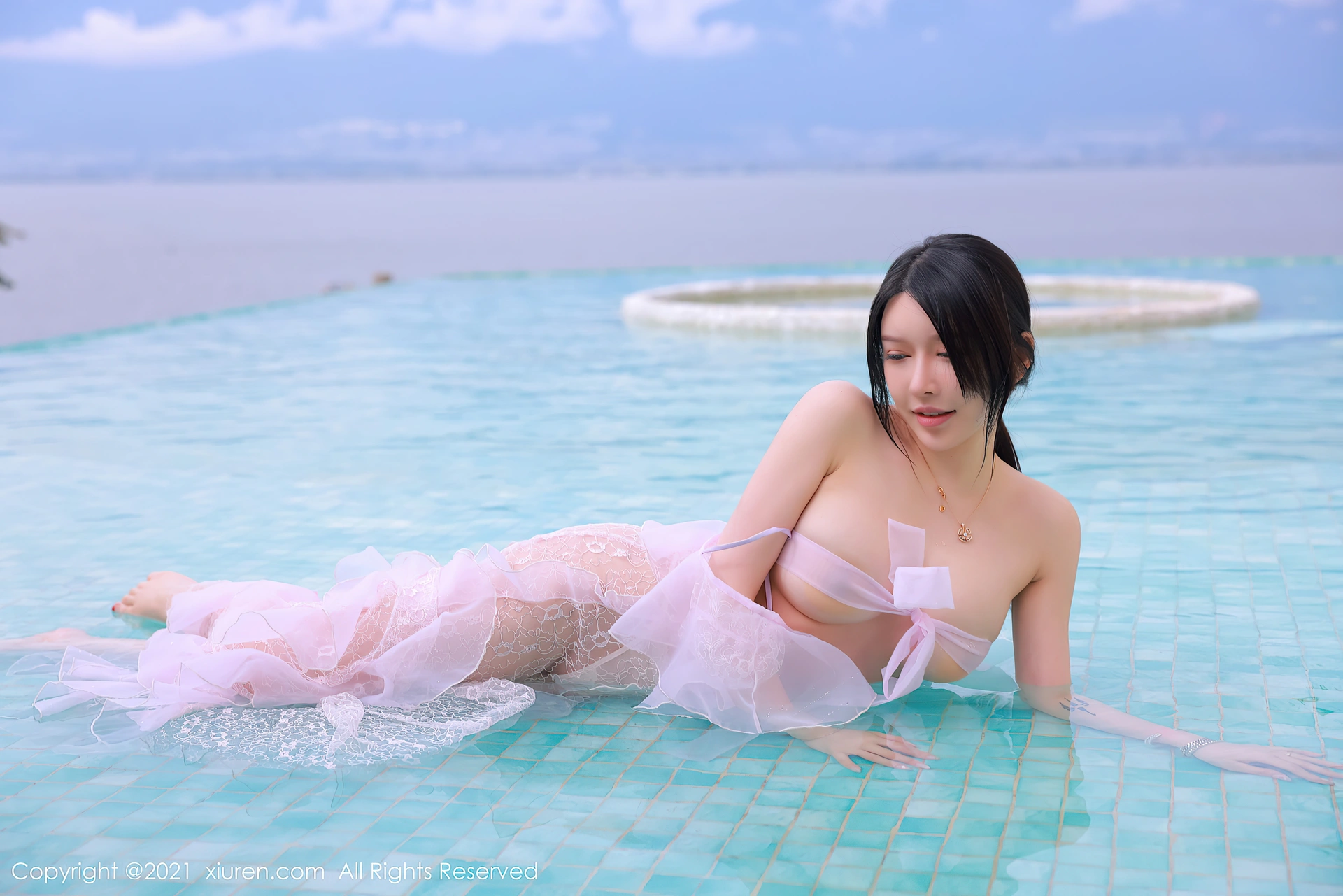 XiuRen秀人网 2021.12.29 No.4401 玉兔miki 云南大理旅拍[55+1P 520MB]