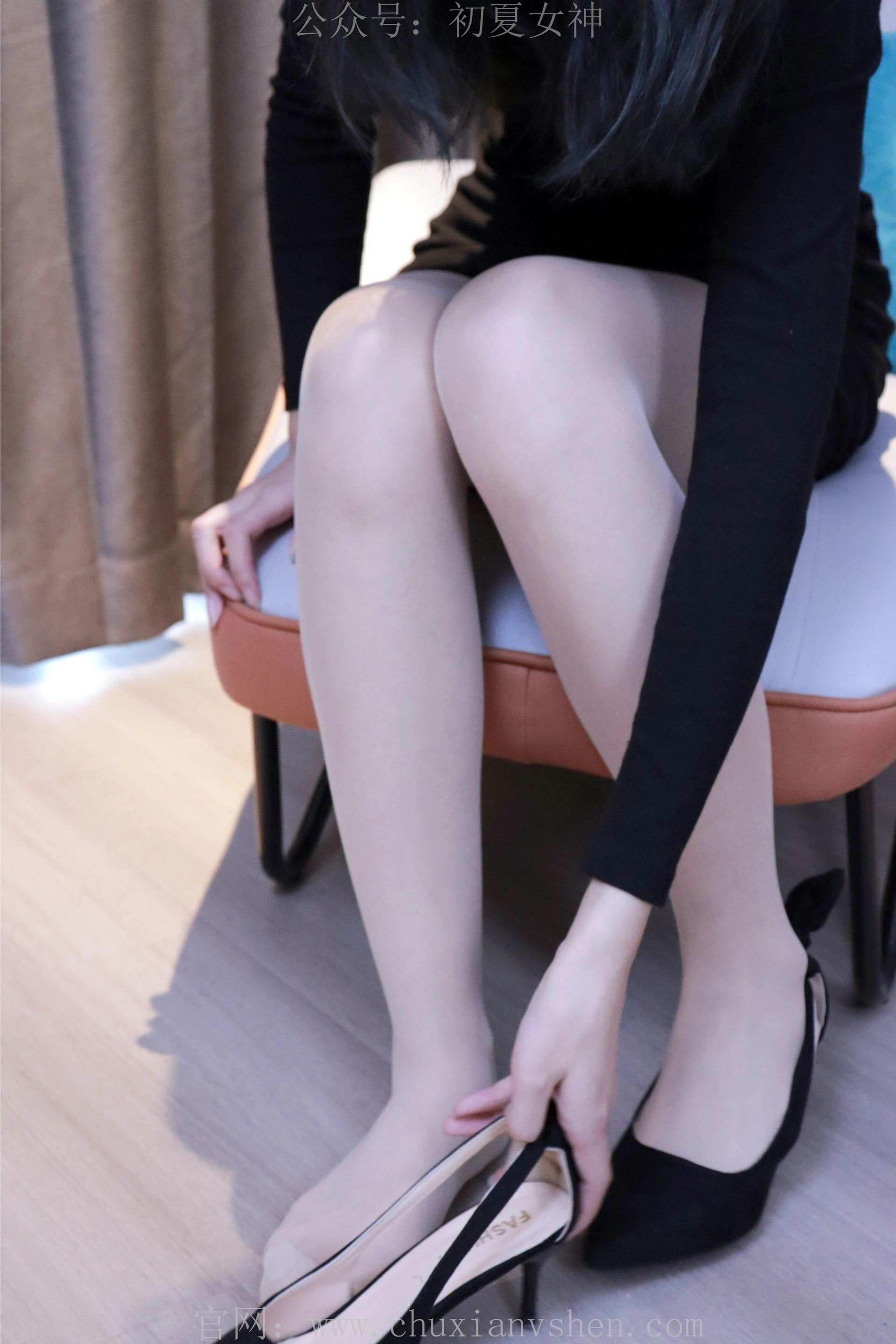 初夏女神 NO.003 依依 黑色瘦身衣搭配37码高跟鞋[111P+1V／5.17GB]
