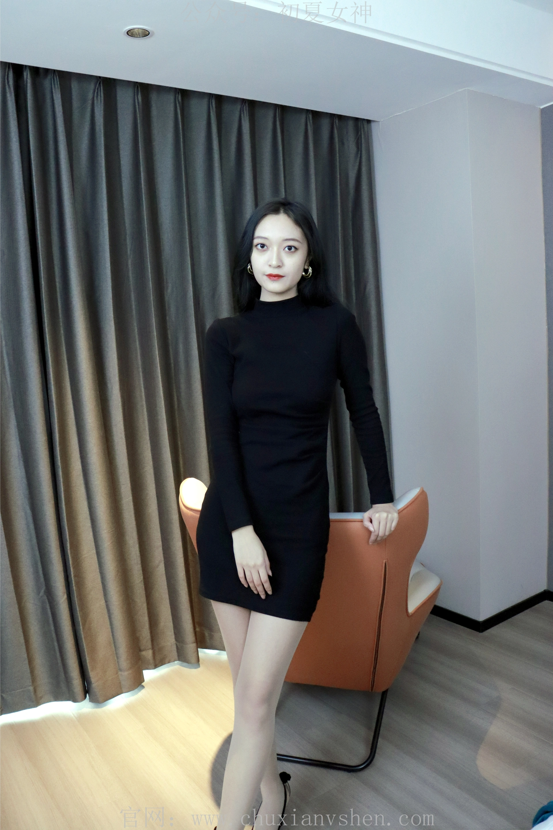 初夏女神 NO.003 依依 黑色瘦身衣搭配37码高跟鞋[111P+1V／5.17GB]