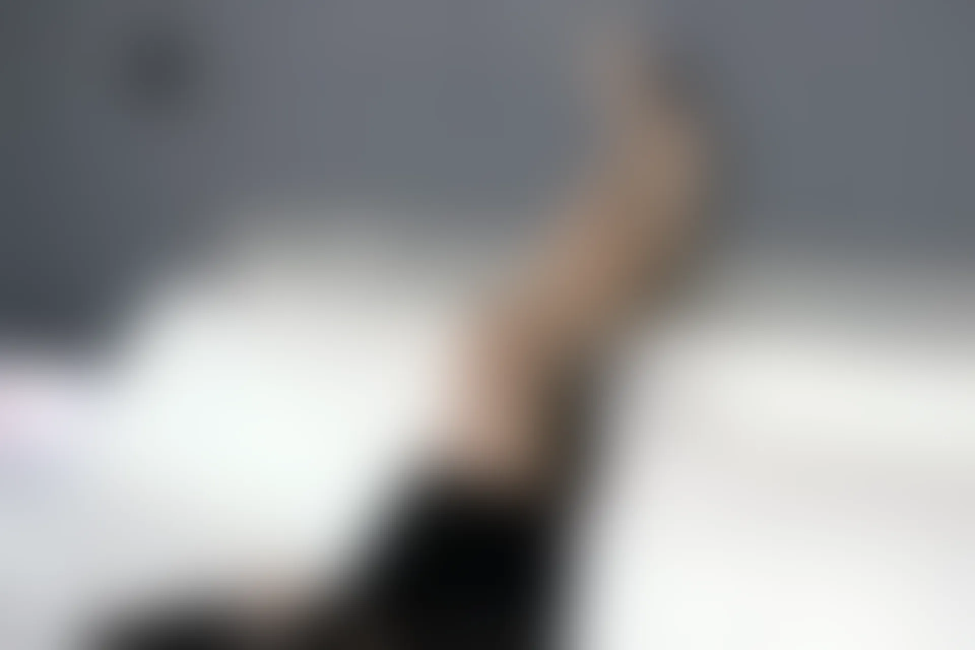 初夏女神 NO.003 依依 黑色瘦身衣搭配37码高跟鞋[111P+1V／5.17GB]
