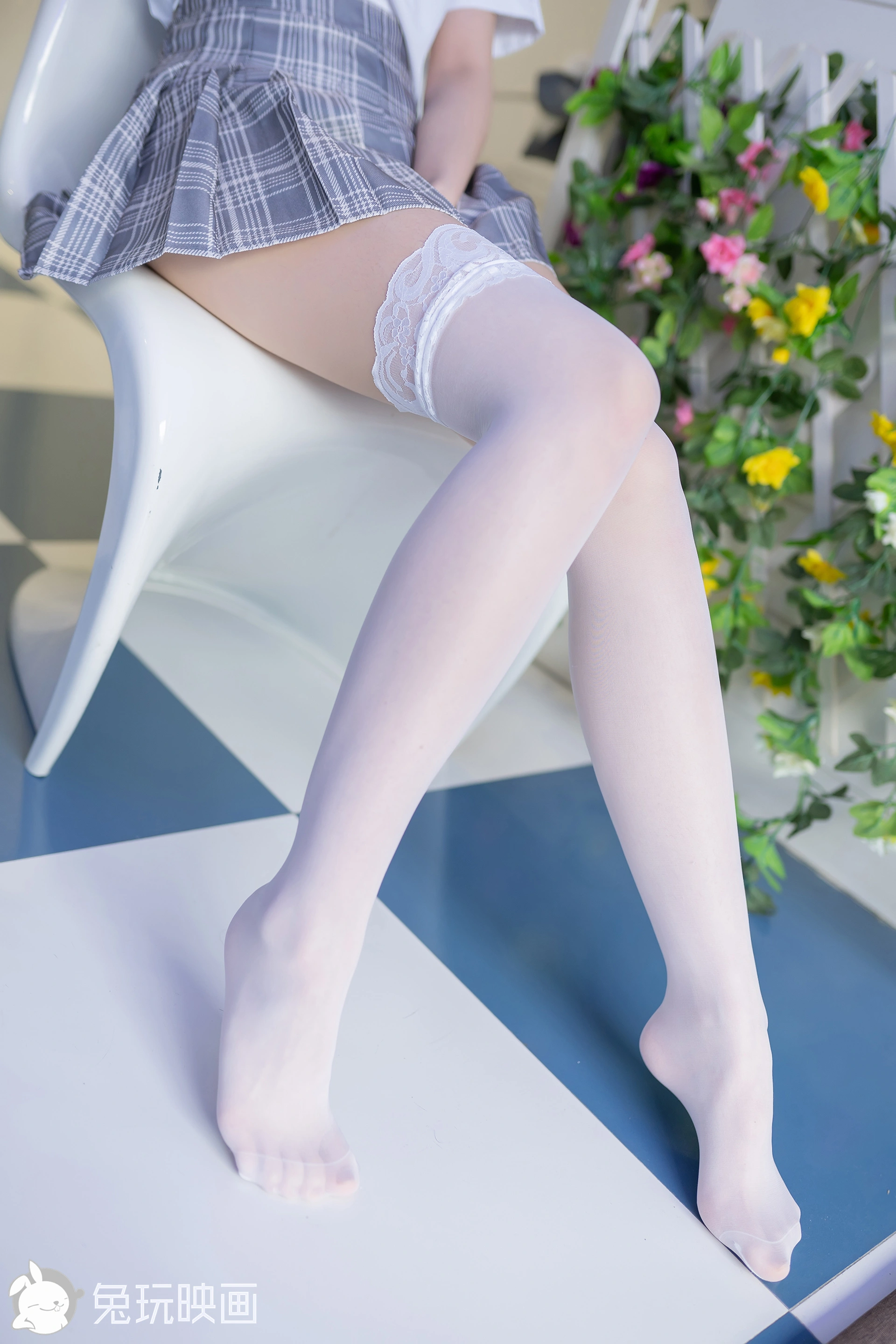 C48.005 蕾丝袜制服裙 [40P-94MB]