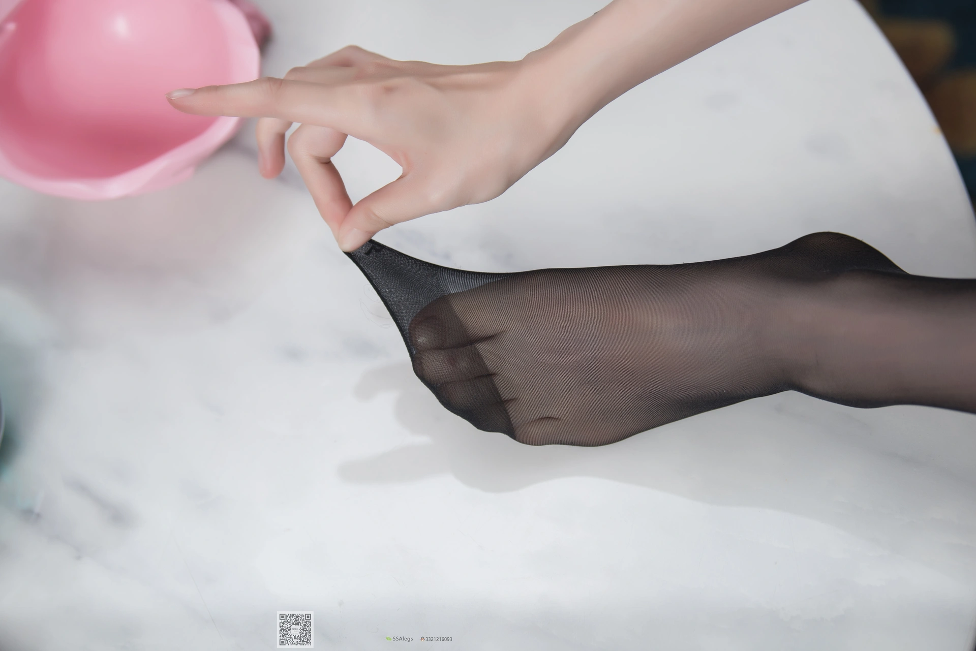 SSA丝社 超清写真 NO.010 琪琪 长筒黑丝穿丝过程与足尖特写[99P／1.09GB]