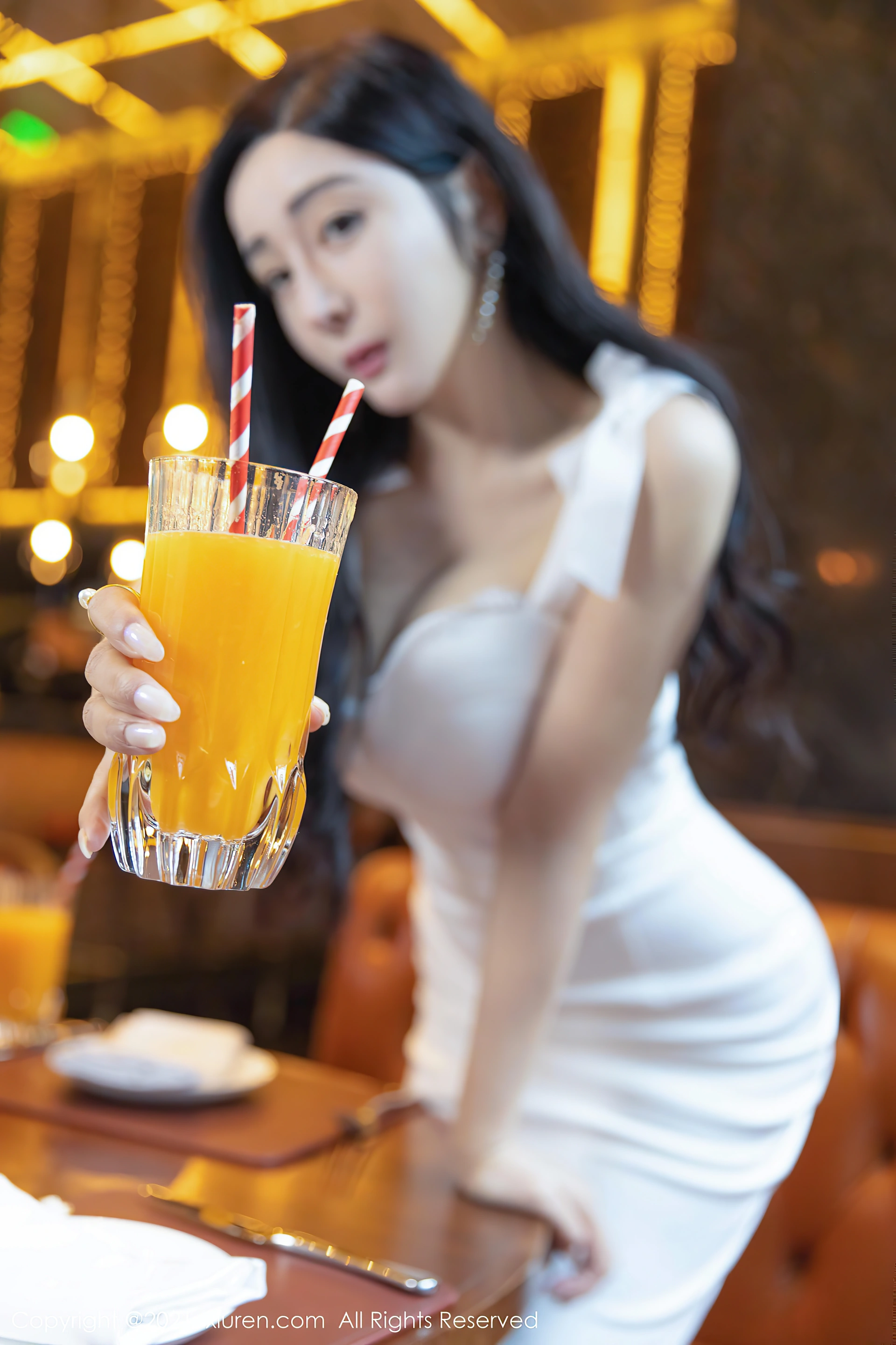 XiuRen秀人网 2021.11.02 No.4155 允爾 成都旅拍[67+1P 615MB]