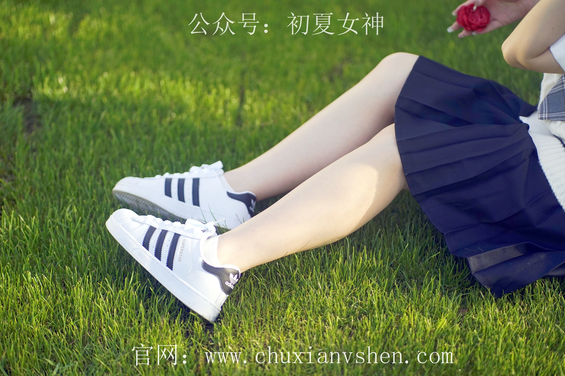 初夏女神 NO.061 念念 春秋JK套搭配三叶草贝壳头鞋[115P+1V／4.92GB]
