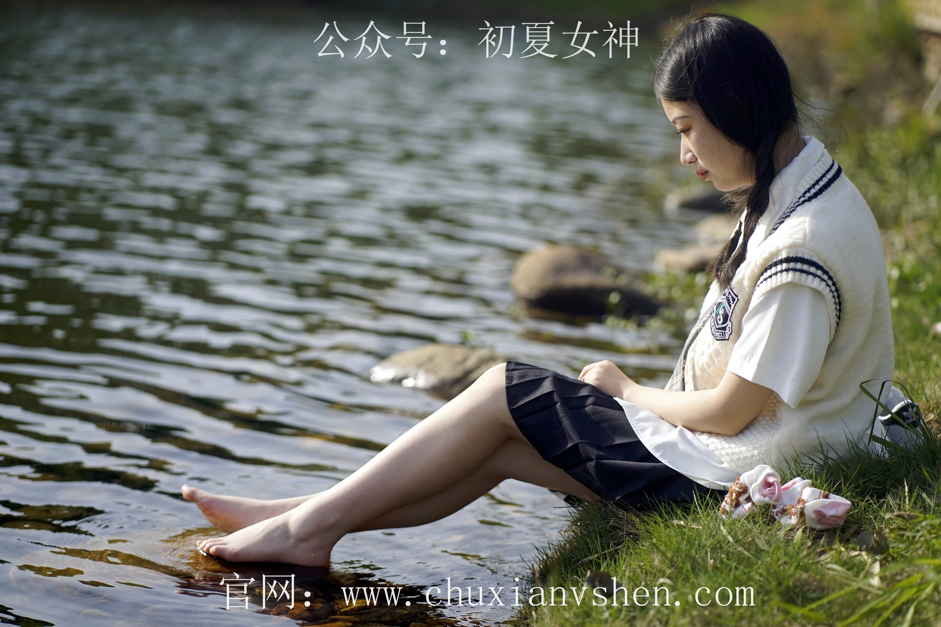 初夏女神 NO.061 念念 春秋JK套搭配三叶草贝壳头鞋[115P+1V／4.92GB]