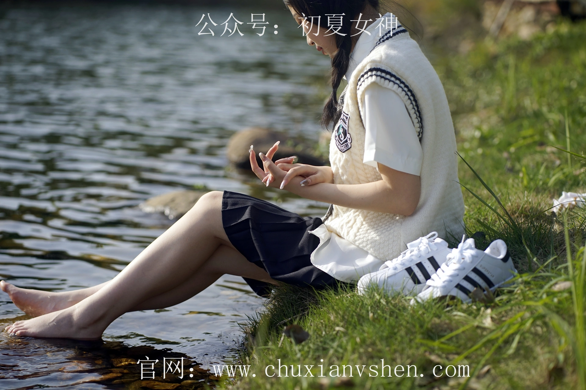 初夏女神 NO.061 念念 春秋JK套搭配三叶草贝壳头鞋[115P+1V／4.92GB]