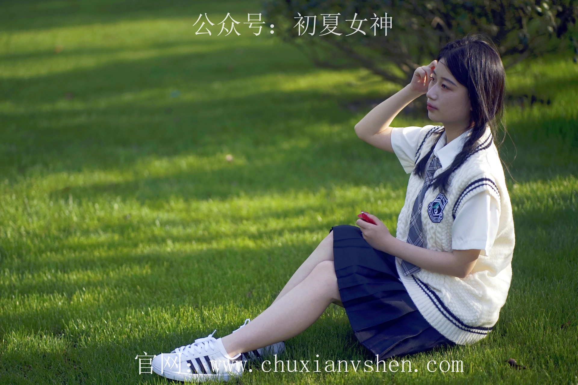 初夏女神 NO.061 念念 春秋JK套搭配三叶草贝壳头鞋[115P+1V／4.92GB]