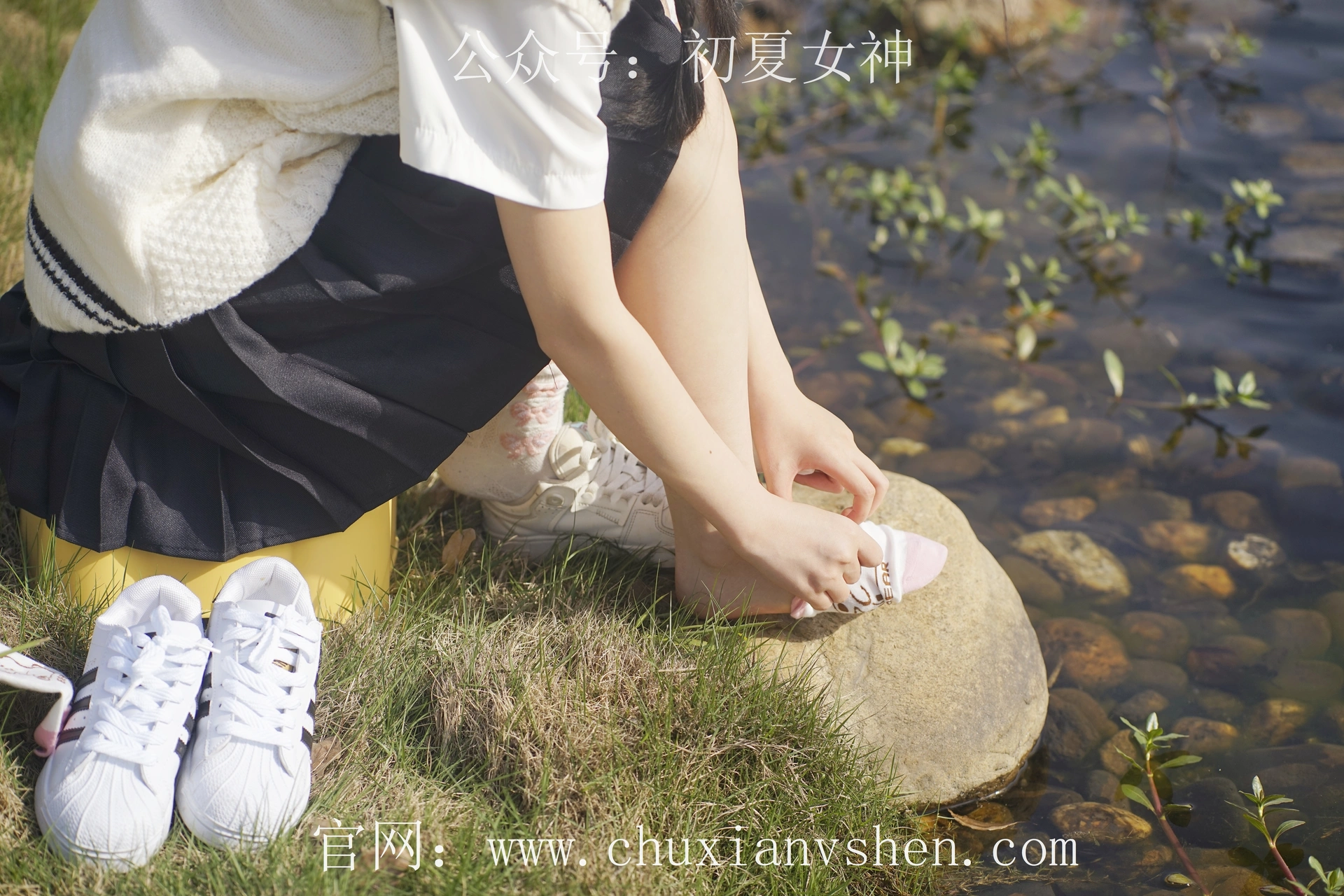 初夏女神 NO.061 念念 春秋JK套搭配三叶草贝壳头鞋[115P+1V／4.92GB]